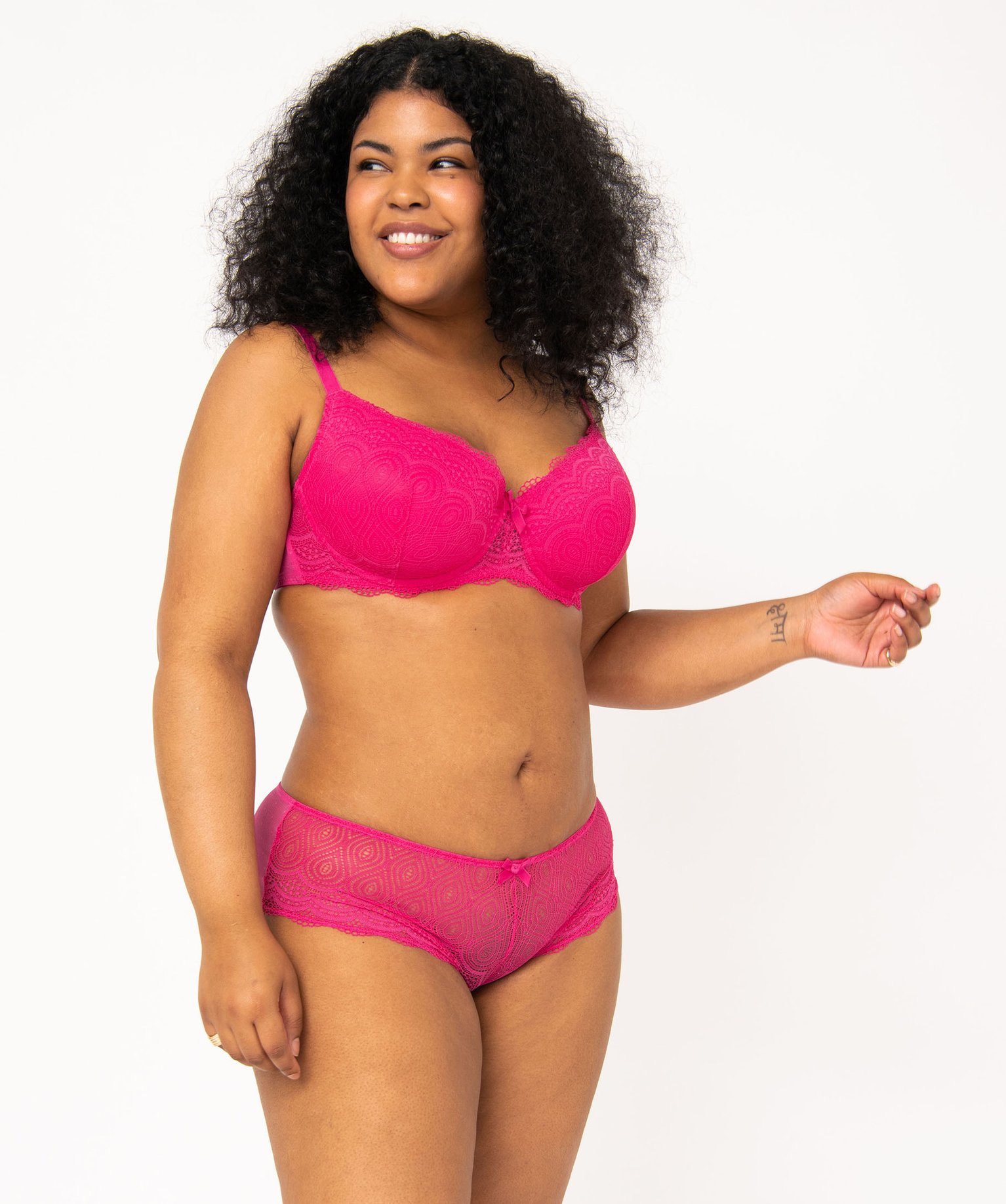 Soutien-gorge grande taille à armatures et coques fines violet | GEMO