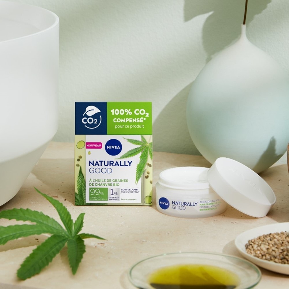 NIVEA fuktighetsgivende dagkrem med økologisk hampoljeekstrakt