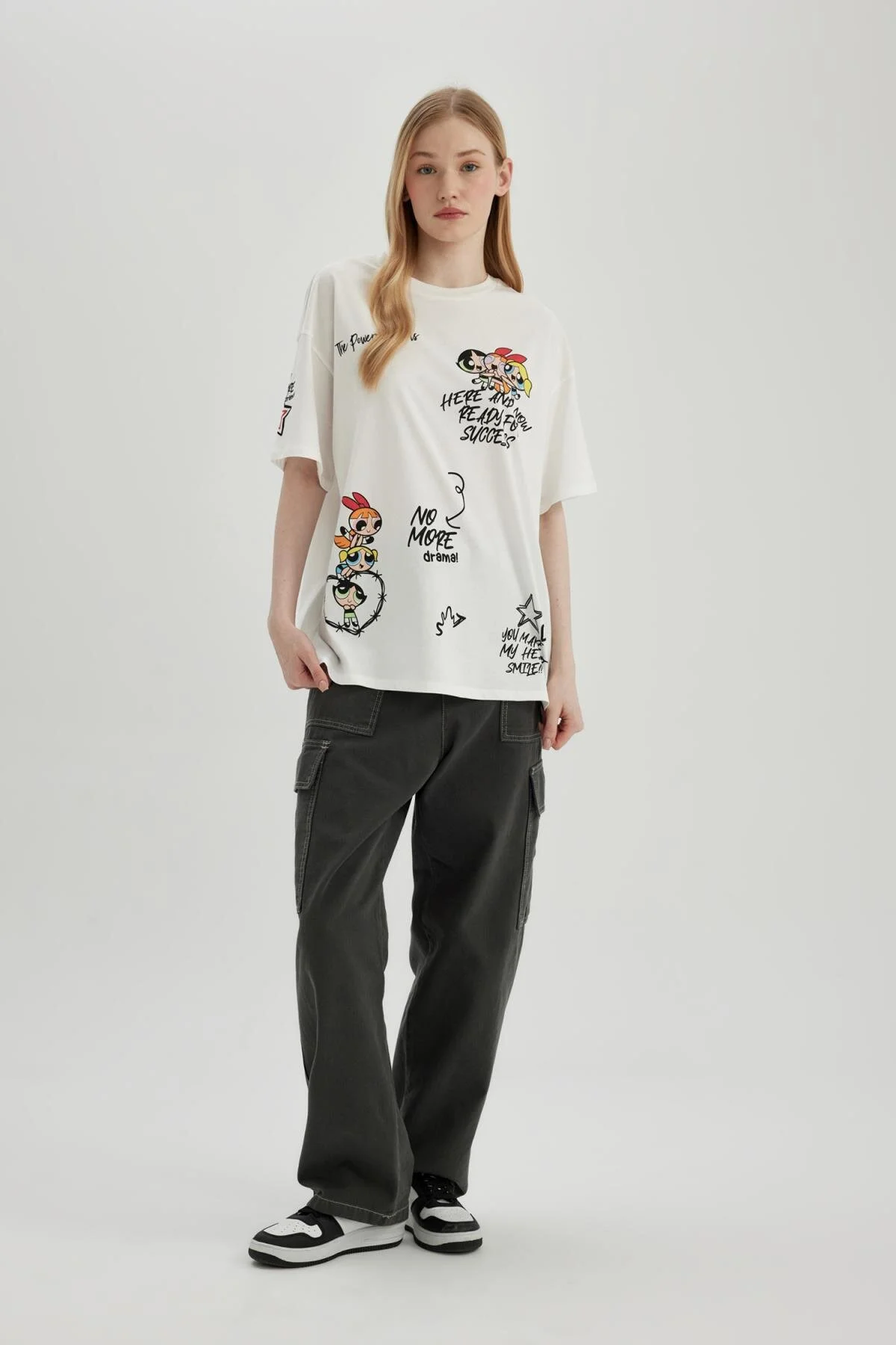 DeFacto  Cooles Powerpuff Girls Oversize-Passform Rundhalsausschnitt Bedrucktes Kurzarm-T-Shirt C3793ax24sm