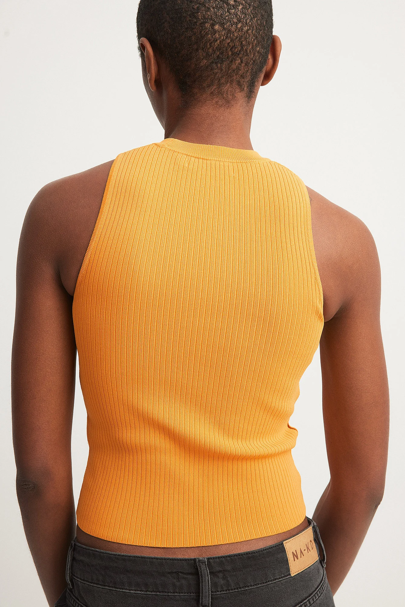 Feingestricktes Crop-Top mit Cut-outs