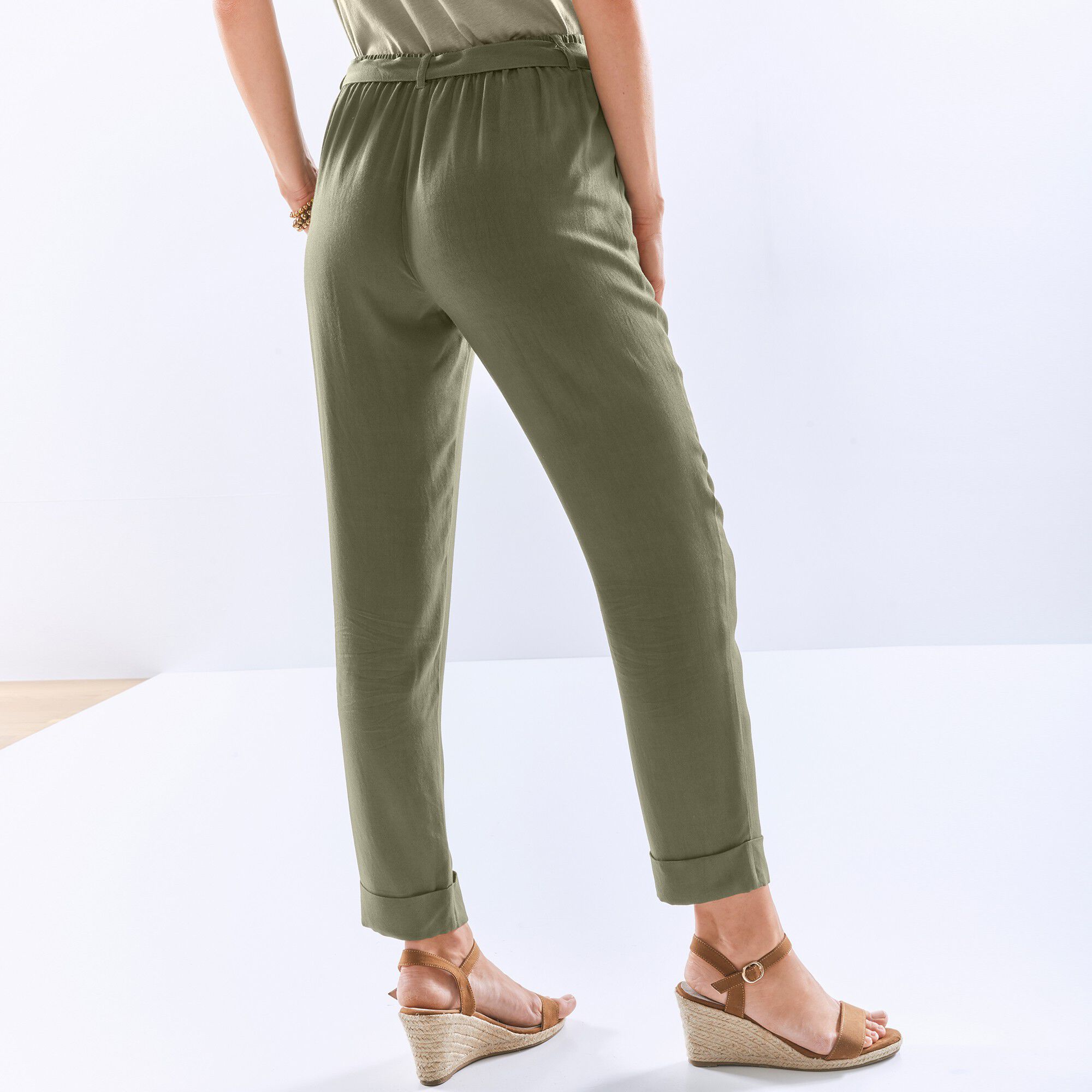 Pantalon 7/8ème fuselée uni, tissu fluide