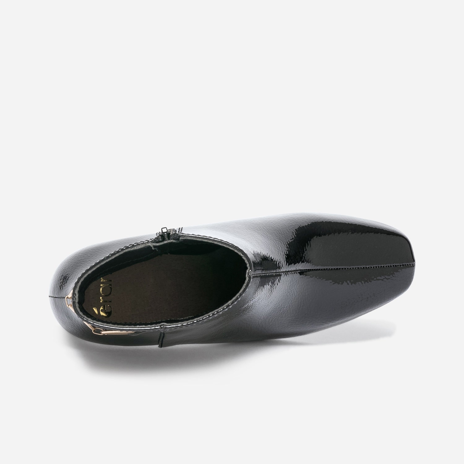 Boots noir verni avec chaîne-anneaux