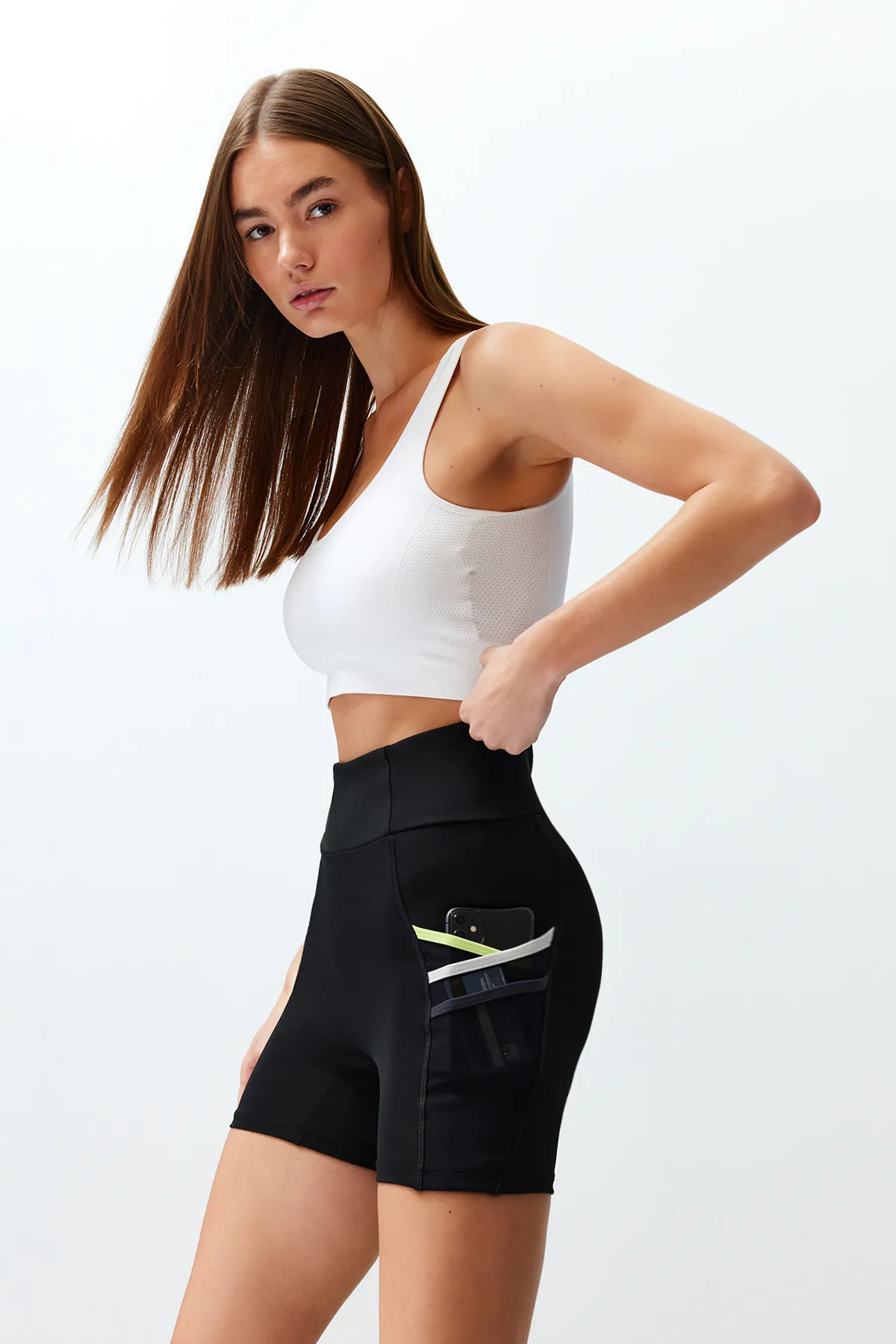 Trendyol Collection  Schwarze Restorer-Tüll-Tasche und Reflektor-Print, gestrickte Sportshorts/kurze Leggings THMSS24TY00023
