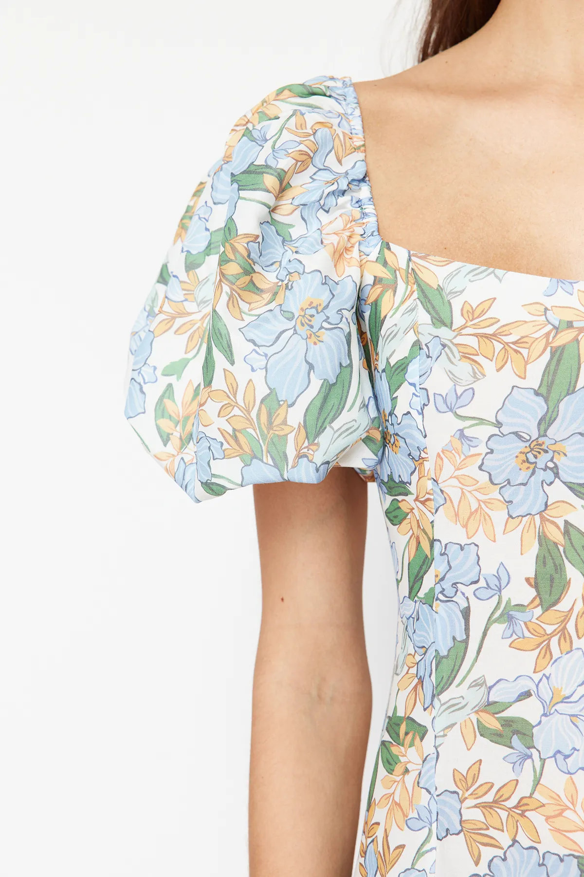 Trendyol Collection  Ecrufarbenes, florales A-Linien-Minikleid mit Ballonärmeln aus Webstoff TWOSS24EL00694