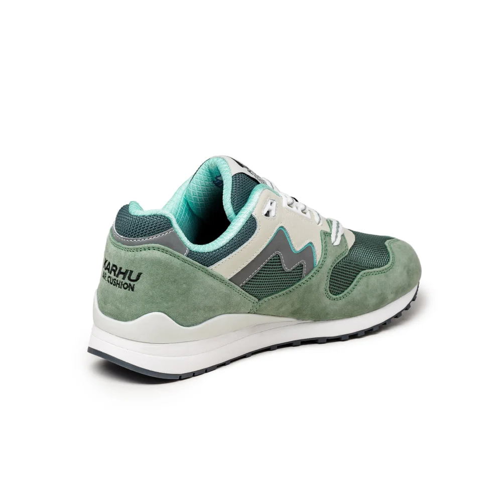 Karhu Synchron Classic F802678 / weiss