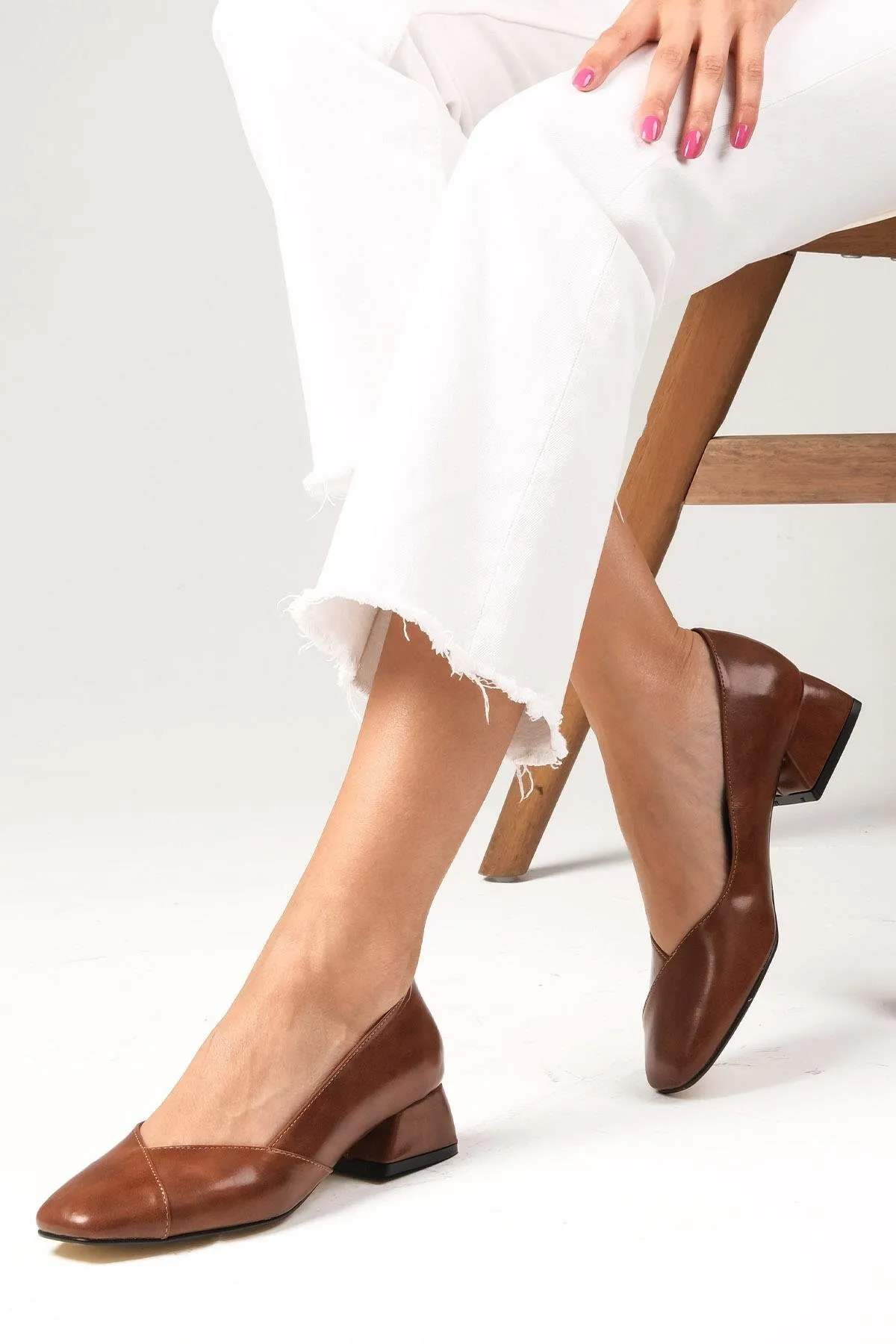 Mio Gusto  Addison Brown Color Blunt Toe Damenschuhe mit kurzem Absatz