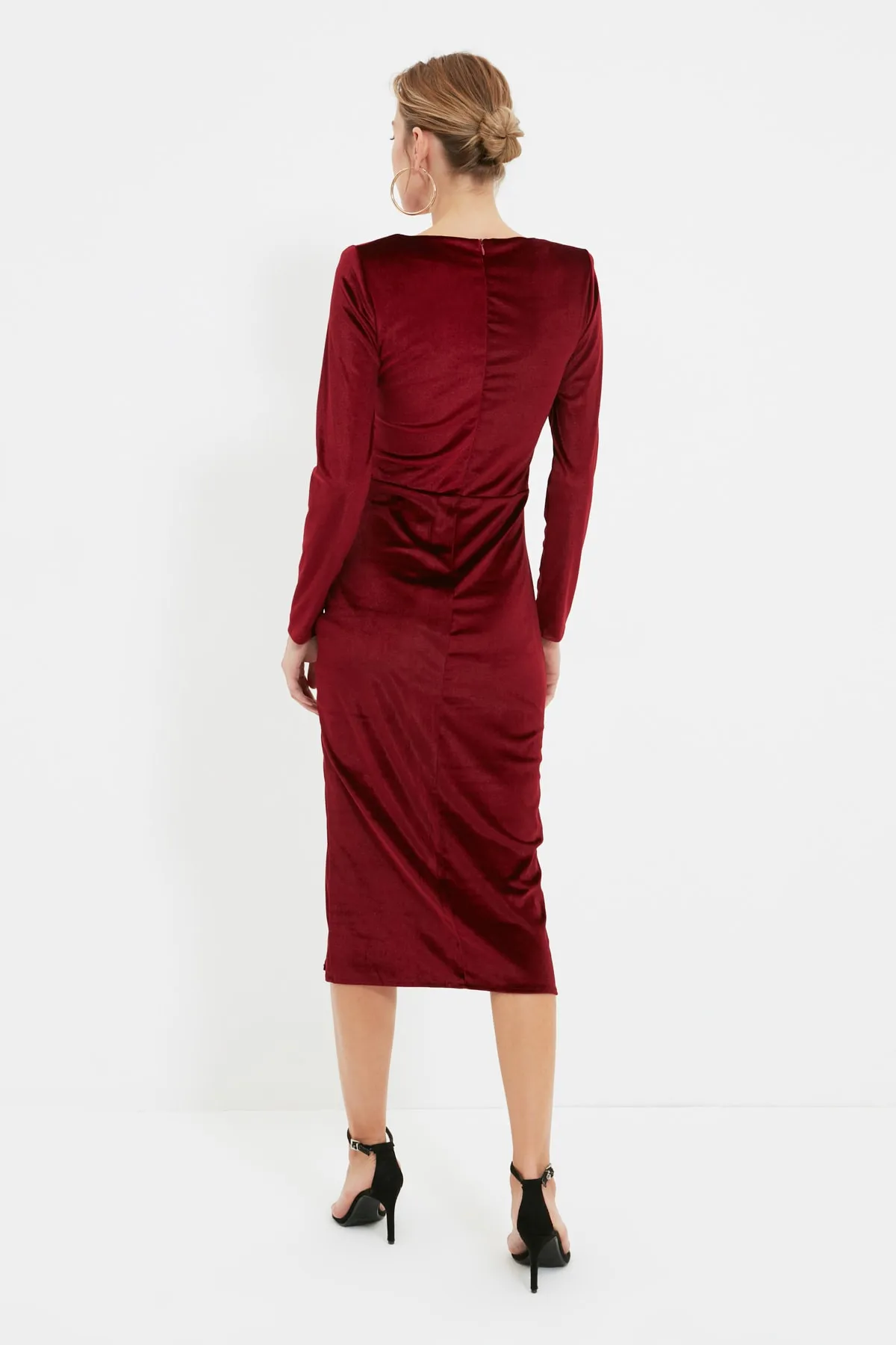 Trendyol Collection  Burgunderrotes, elegantes Abendkleid mit Fensterausschnitt und Ausschnitten TPRAW22EL1877