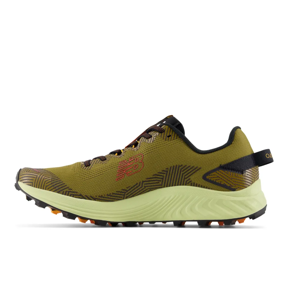 New Balance FuelCell Summit Unknown v4 MTUNKNW4 / grün