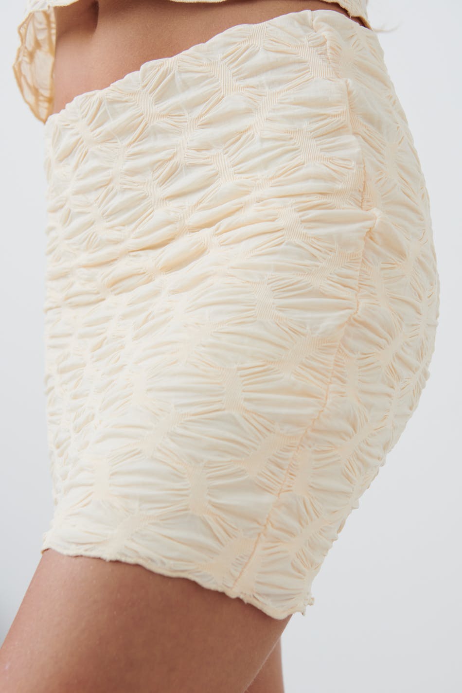 Textured mini skirt