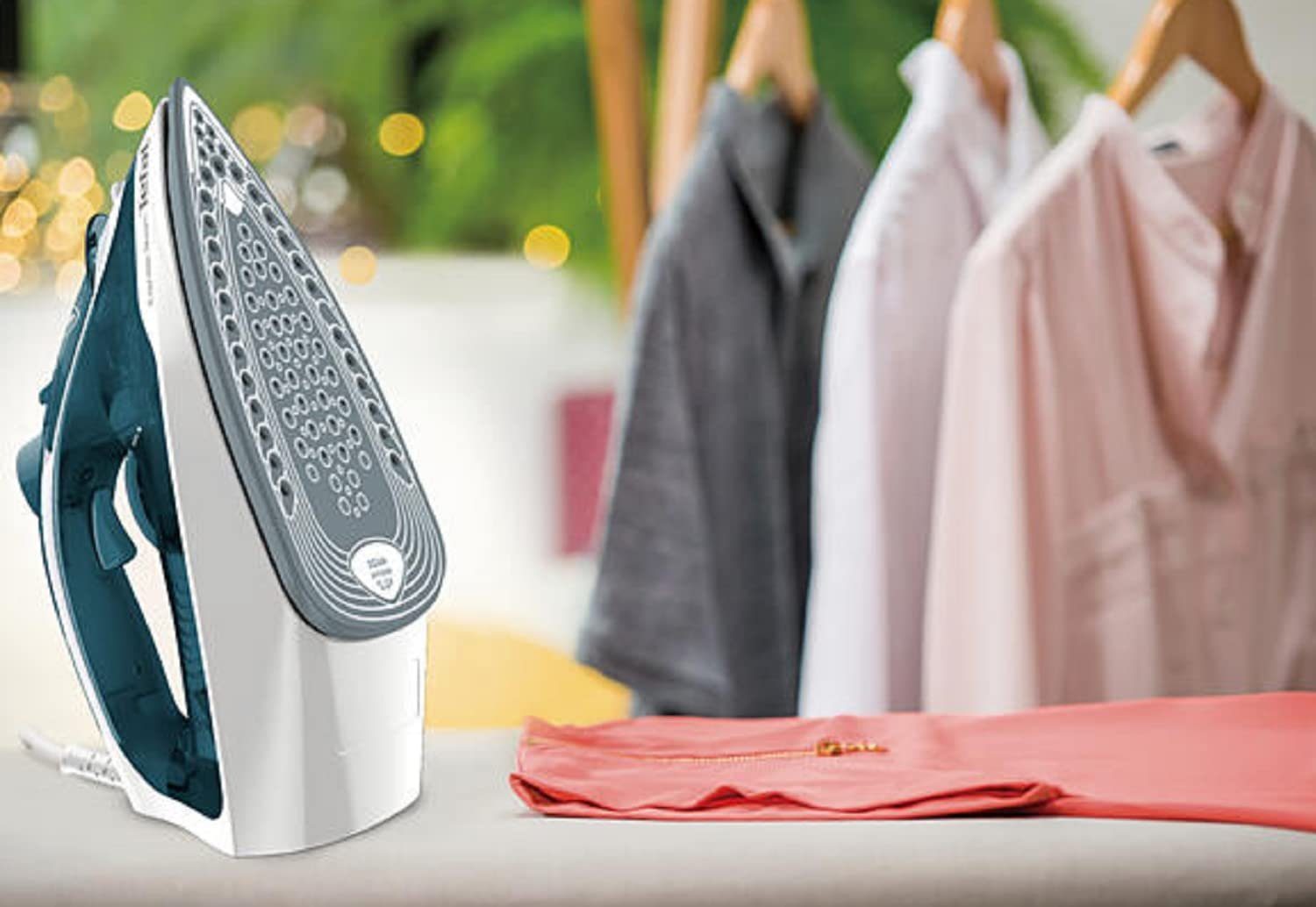 Tefal Dampfbügeleisen FV2839, 2400 W, Dampfbügeleisen, Testsieger 2019 mit bester Bügelsohle Bügelstation