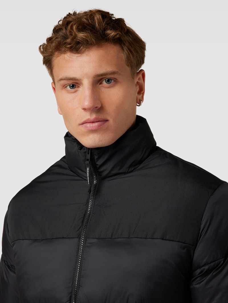 Steppjacke mit Stehkragen Modell 'ETOBY' in schwarz