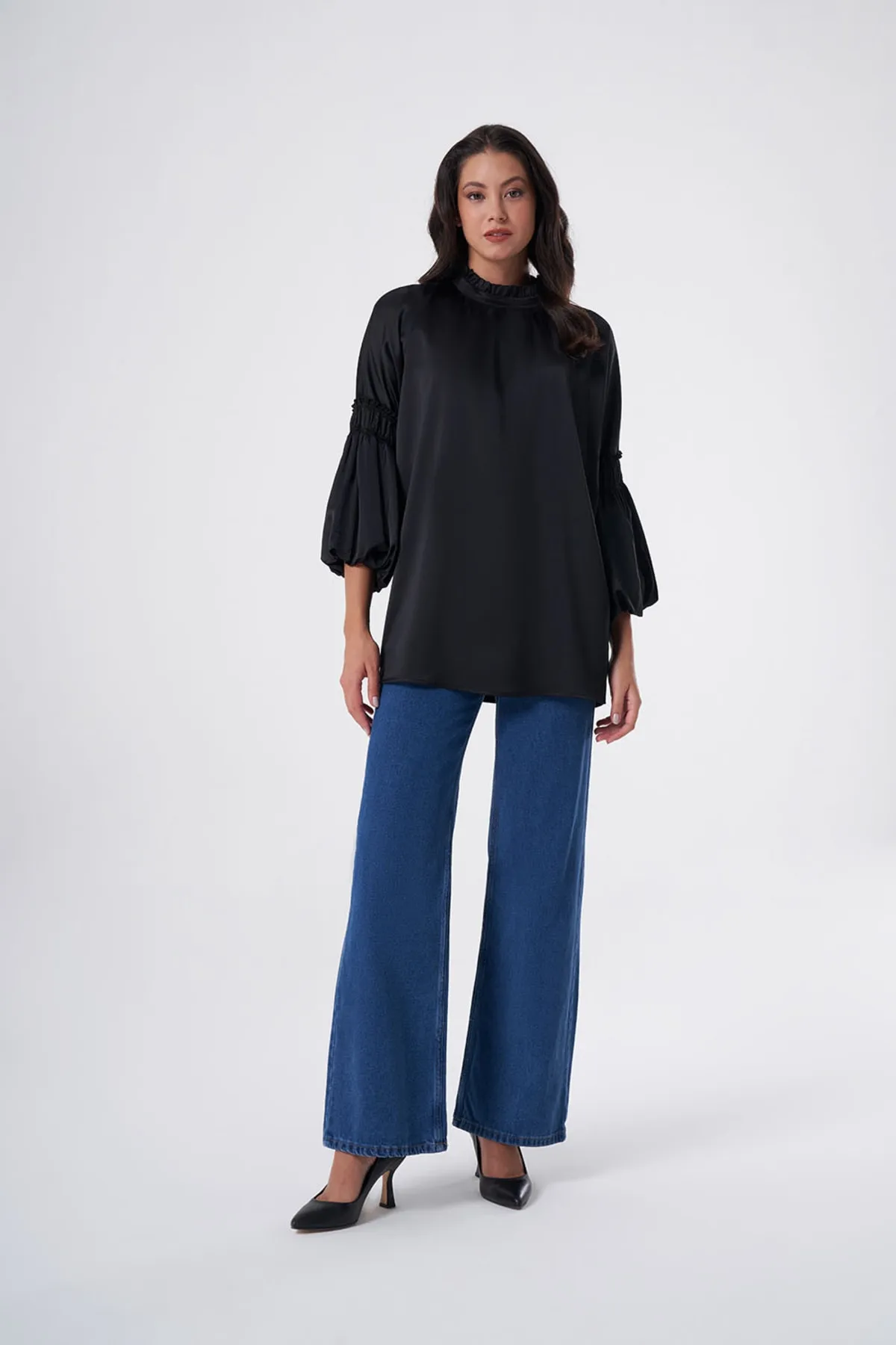 Mizalle  Signorita Tunika aus Satin in Schwarz