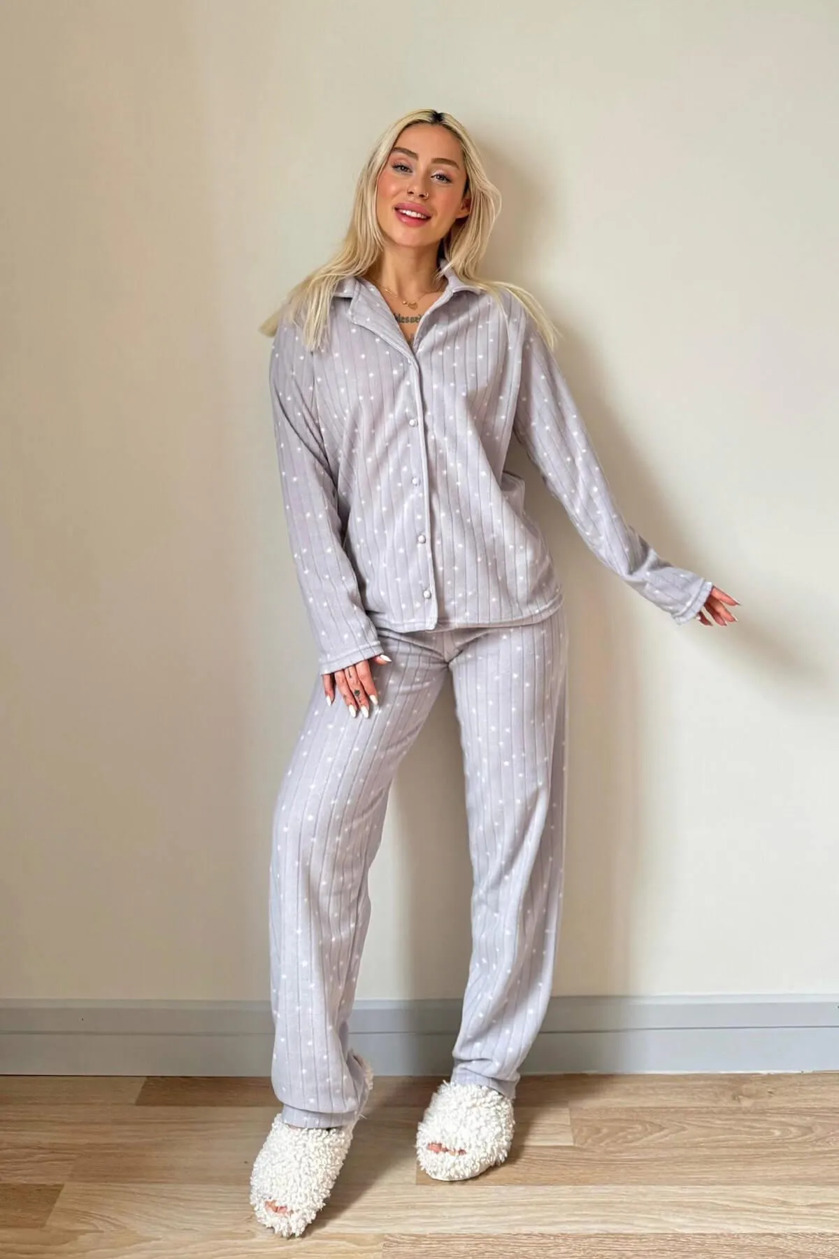Pijamaevi  Graues Lune-Pyjama-Set aus Plüsch mit gemusterter Vorderseite und Knöpfen