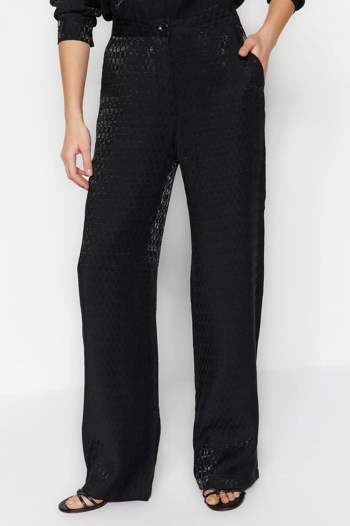 Trendyol Collection  Schwarze, gewebte Jacquard-Hose mit weitem Bein und hoher Taille TWOSS23PL00178