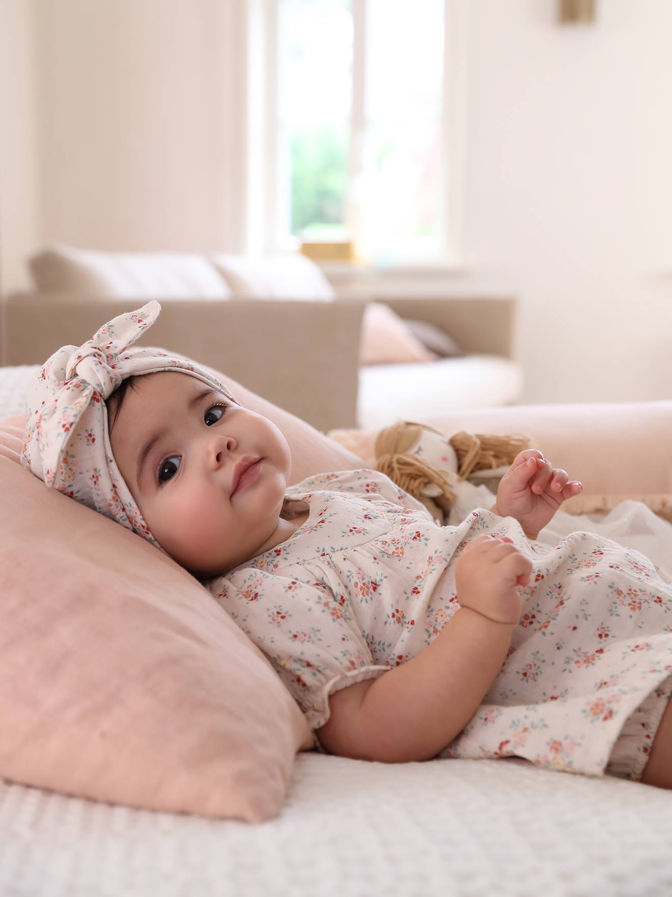 Ensemble bébé 3 pièces en gaze de coton : robe + bloomer + turban écru