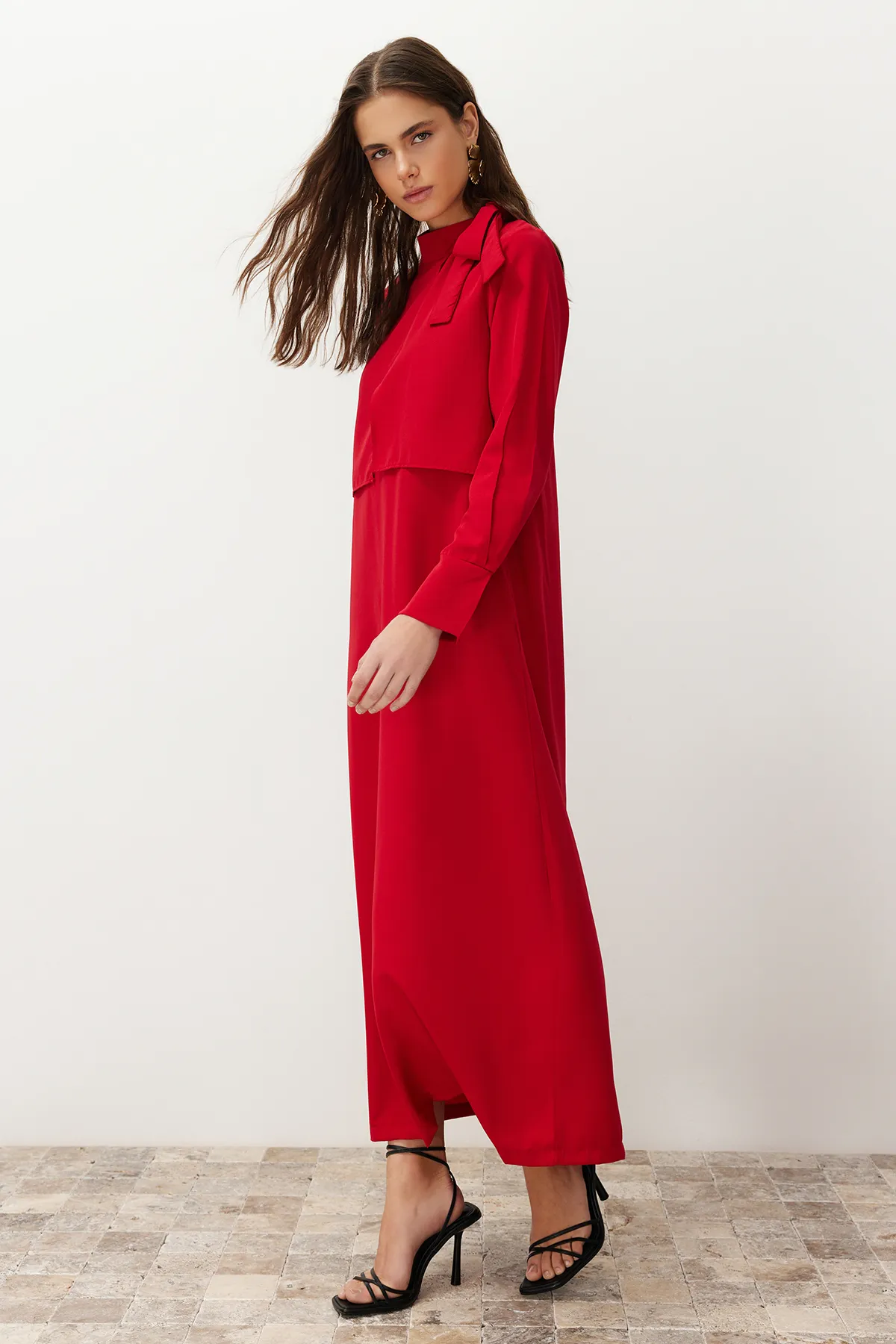 Trendyol Modest  Burgunderfarbenes, gürtelloses, ungefüttertes Hijab-Kleid aus Frotteeviskose mit schlichtem Webmuster TCTSS23EB00283