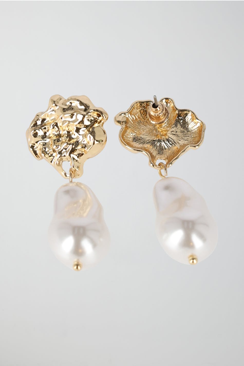 Hammered pearl earrings