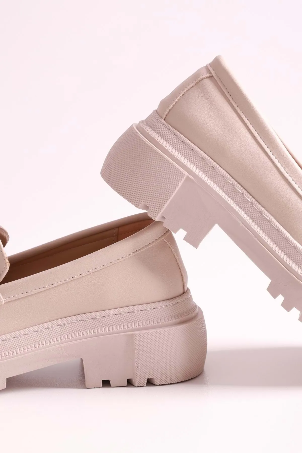 Shoeberry  Damen Rex Beige Skin Loafer mit dicker Sohle und Schnalle Beige Skin