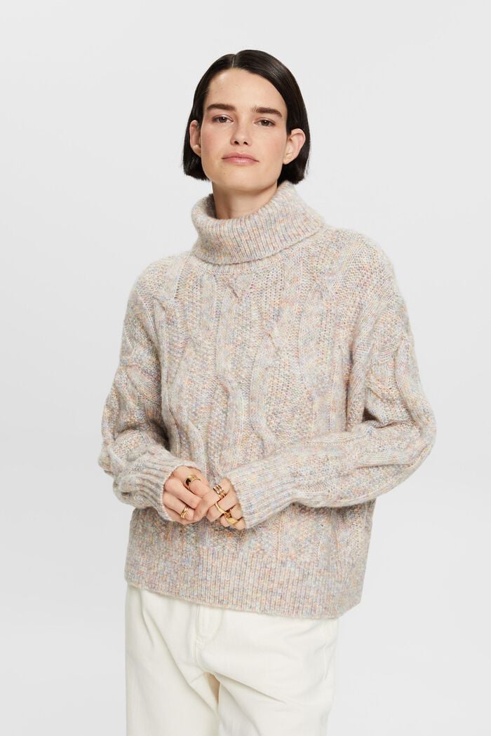 Rollkragenpullover im Zopfstrick-Design