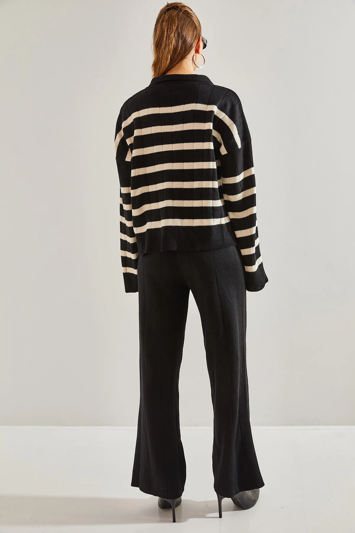 Bianco Lucci  Set aus gestreiftem Strickoberteil und -unterteil für Damen