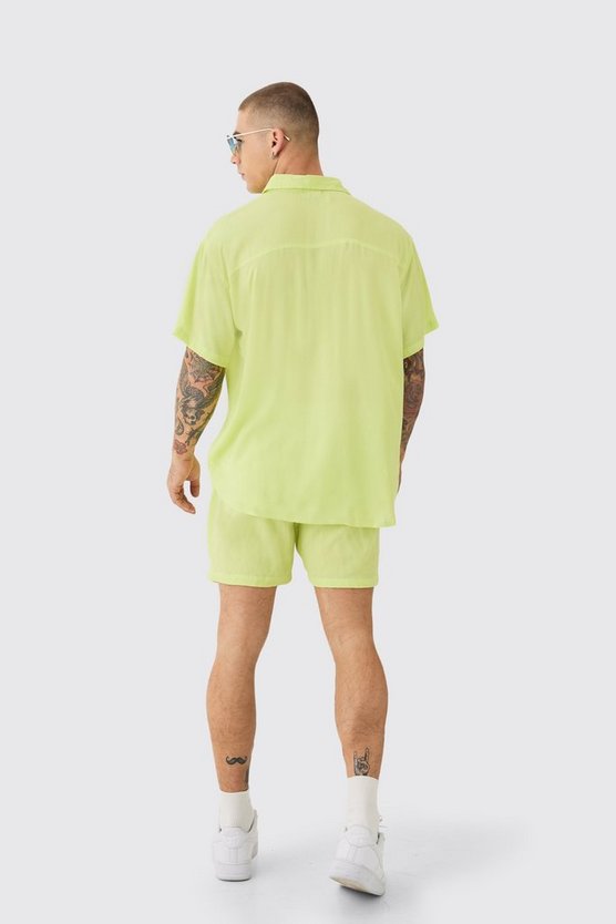 Kurzärmliges Oversize Hemd und Shorts
