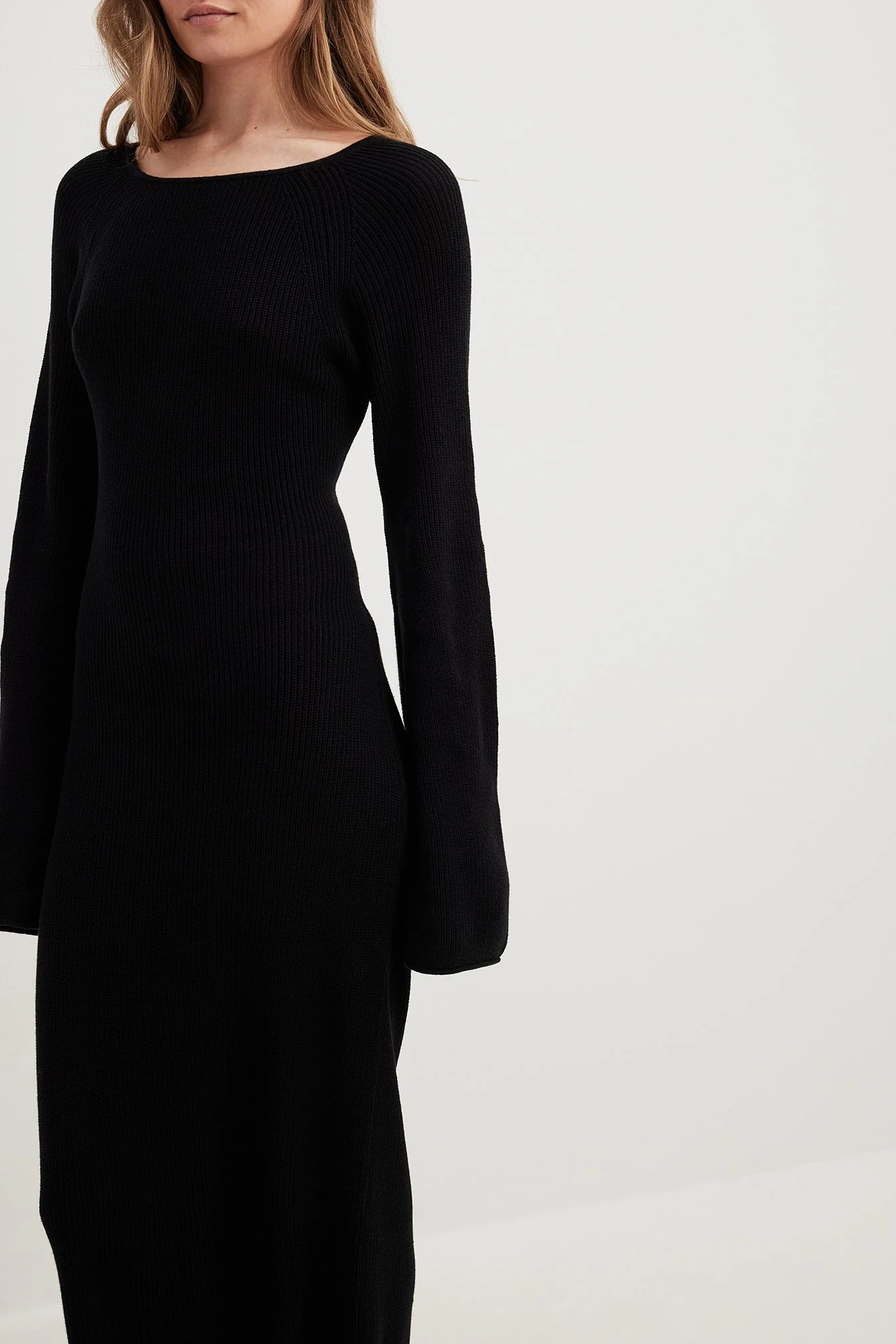 Kleid mit offenem gekreuztem Rücken