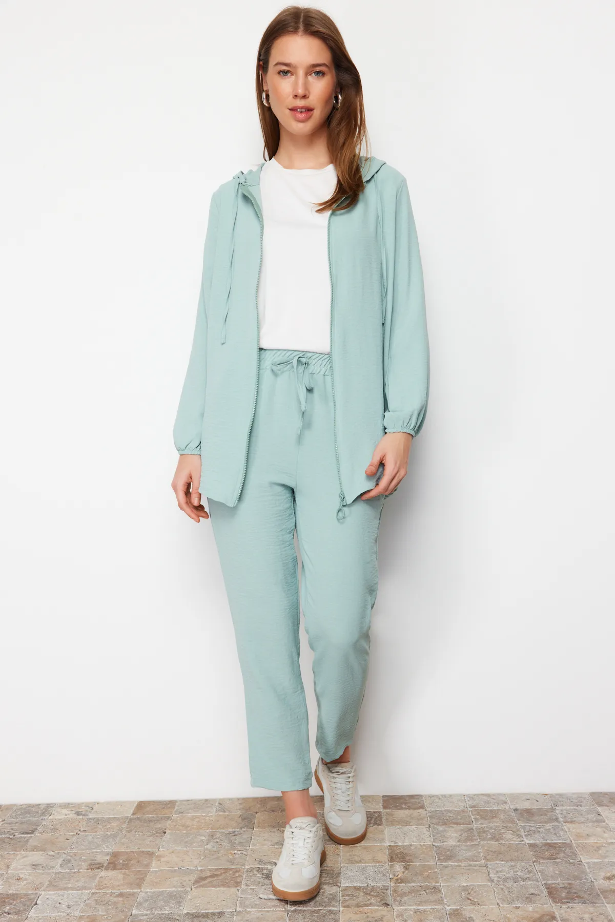 Trendyol Modest  Mintgrünes Aerobin-Cardigan-Hose-Set mit Kapuze und Reißverschluss TCTSS22US0026