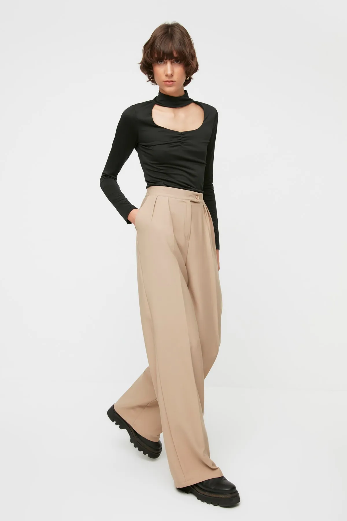 Trendyol Collection  Nerzfarbene Webhose mit weitem Bein und hoher Taille TWOAW22PL0066