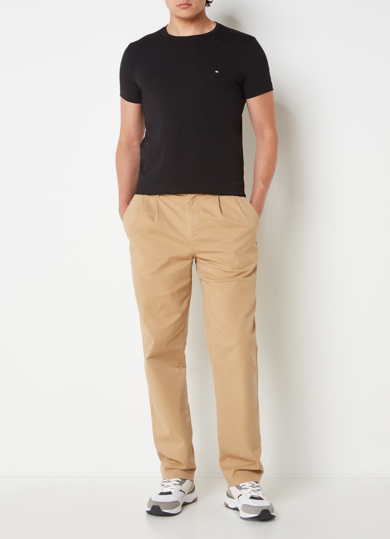 Tricou Tommy Hilfiger cu croială foarte slim și logo brodat.
