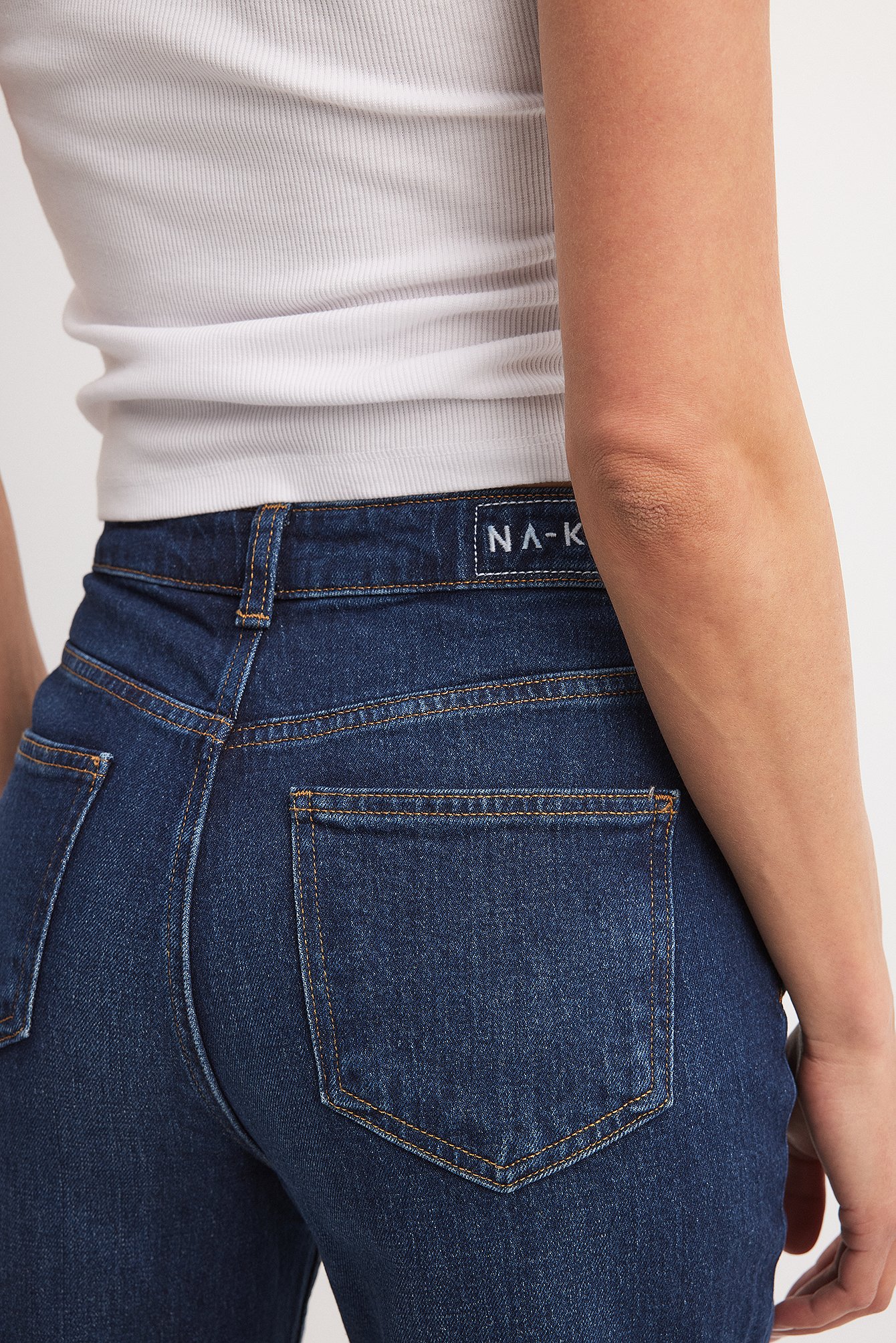 Gerade geschnittene Jeans mit hoher Taille