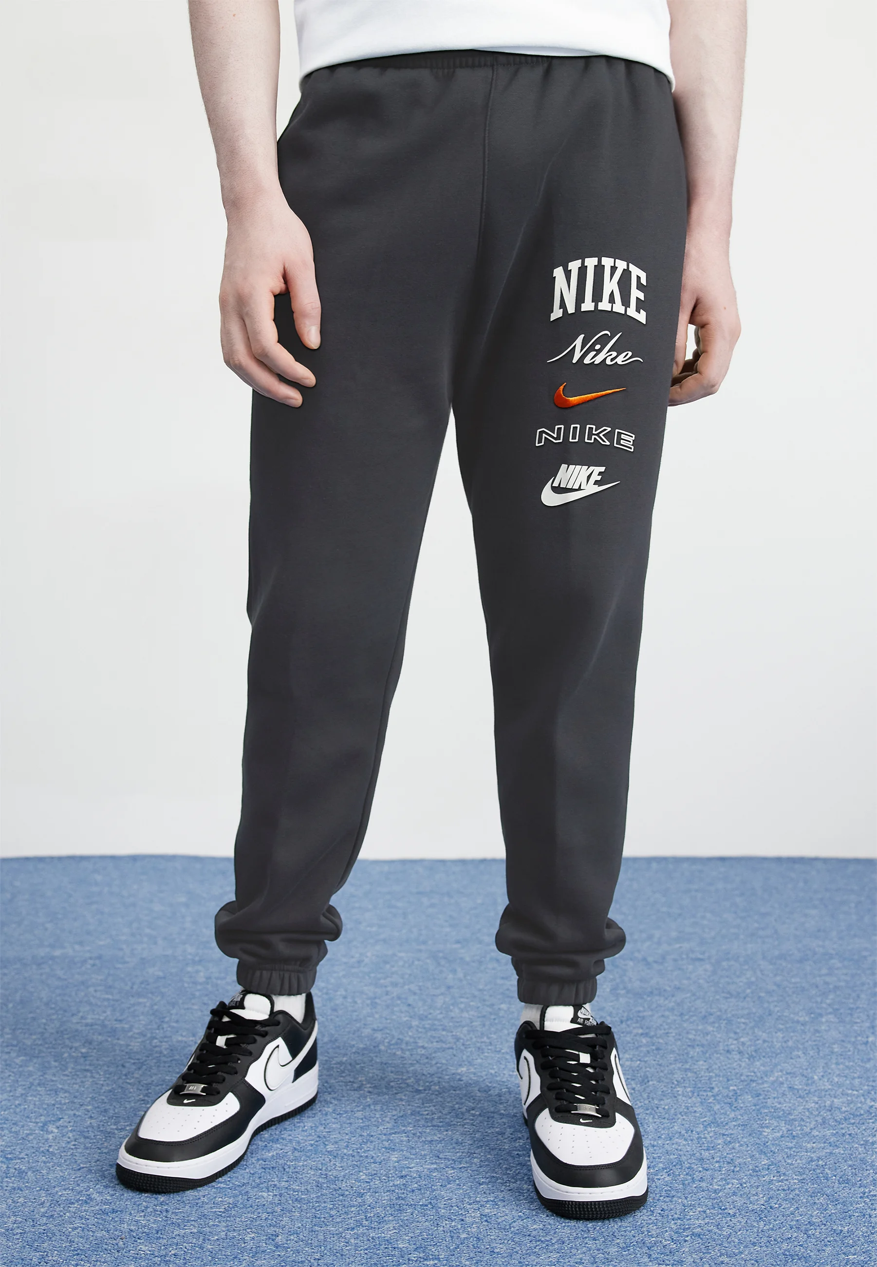 Nike Sportswear CLUB PANT STACK - Pantalones deportivos