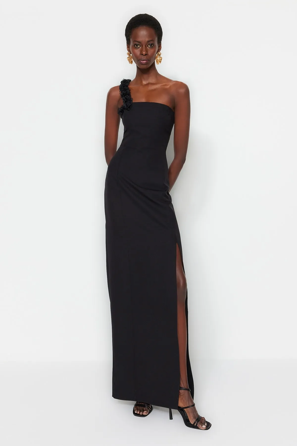 Trendyol Collection  Schwarzes, gewebtes, langes Abendkleid TPRSS23AE00097