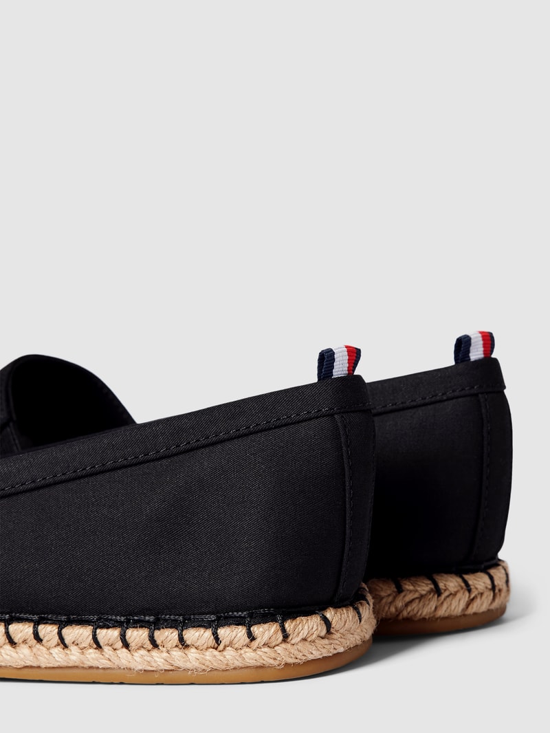 Espadrilles mit Label-Stitching in schwarz