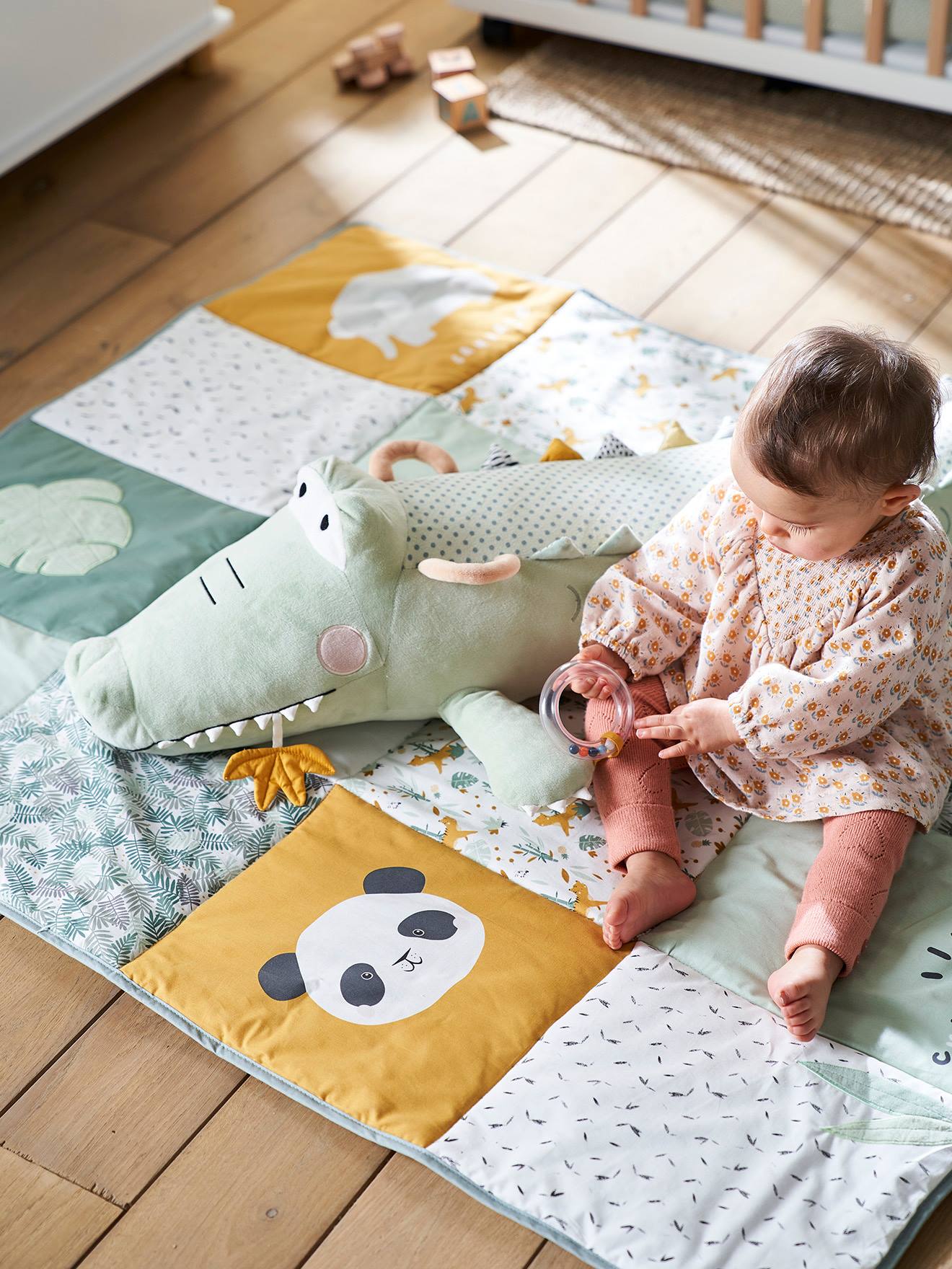 Vertbaudet Baby Spieldecke/ Laufstalleinlage PANDAFREUNDE, Patchwork-Design Oeko-Tex - mehfarbig