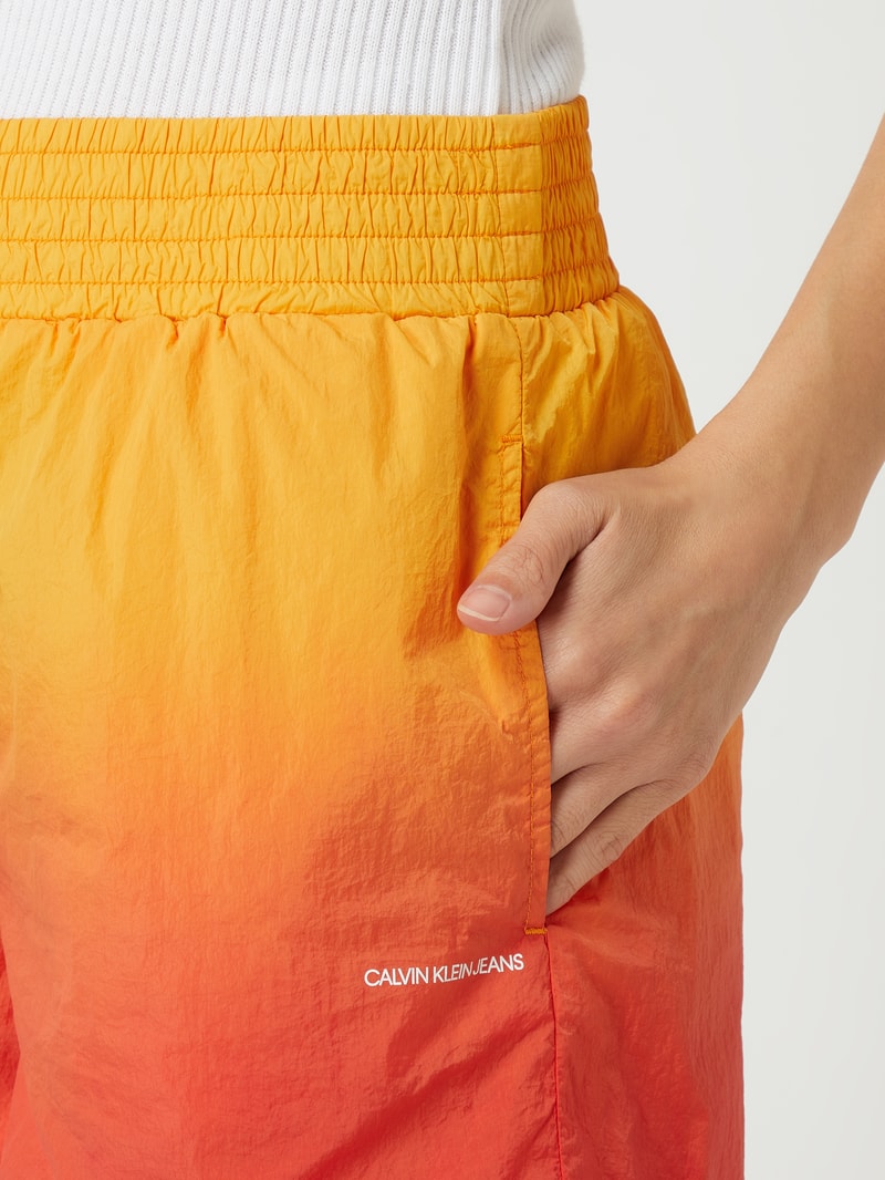 Kurze Shorts mit Dip-Dye-Effekt in gelb