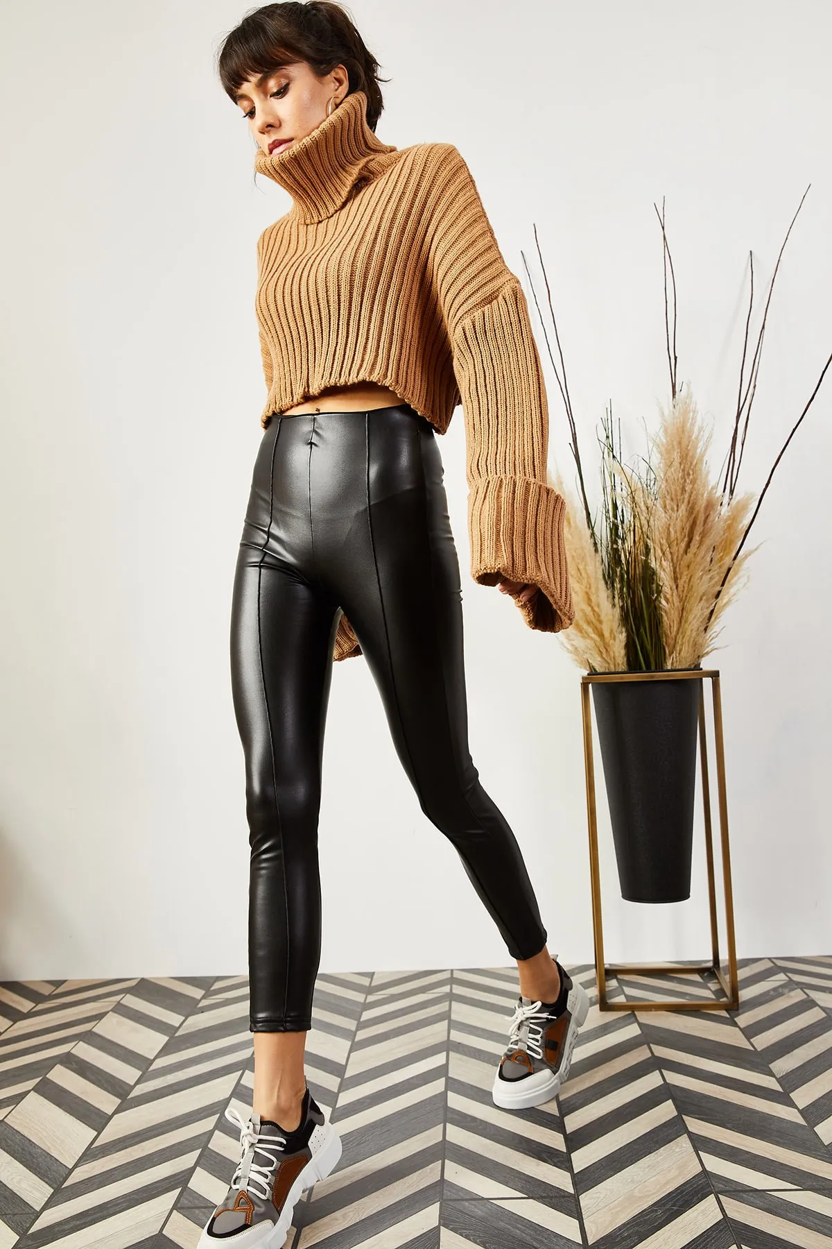 Olalook  Schwarze Leggings aus Kunstleder für Damen mit Fleece-Innenseite TYT-19000045