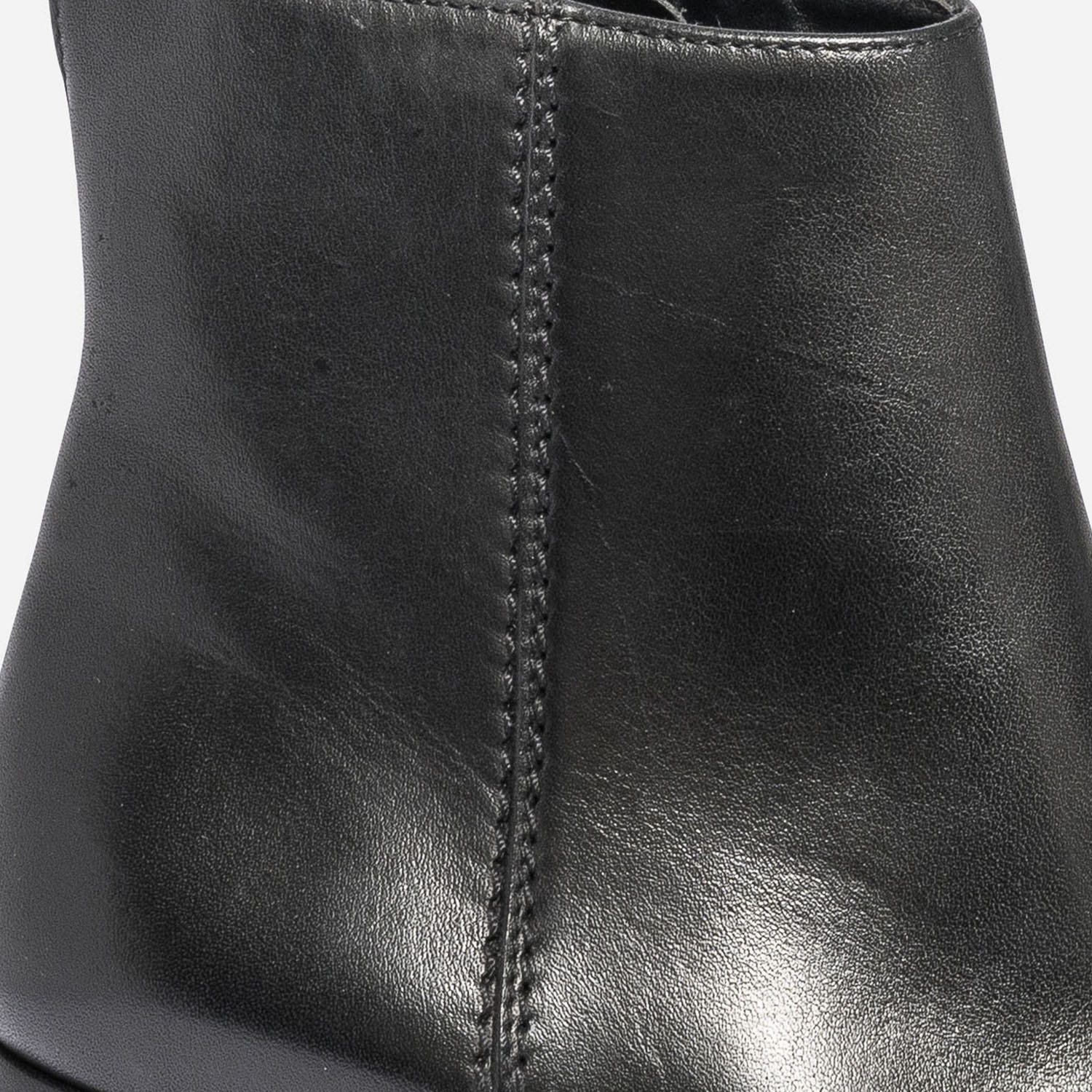 Boots noir en cuir avec couture côté