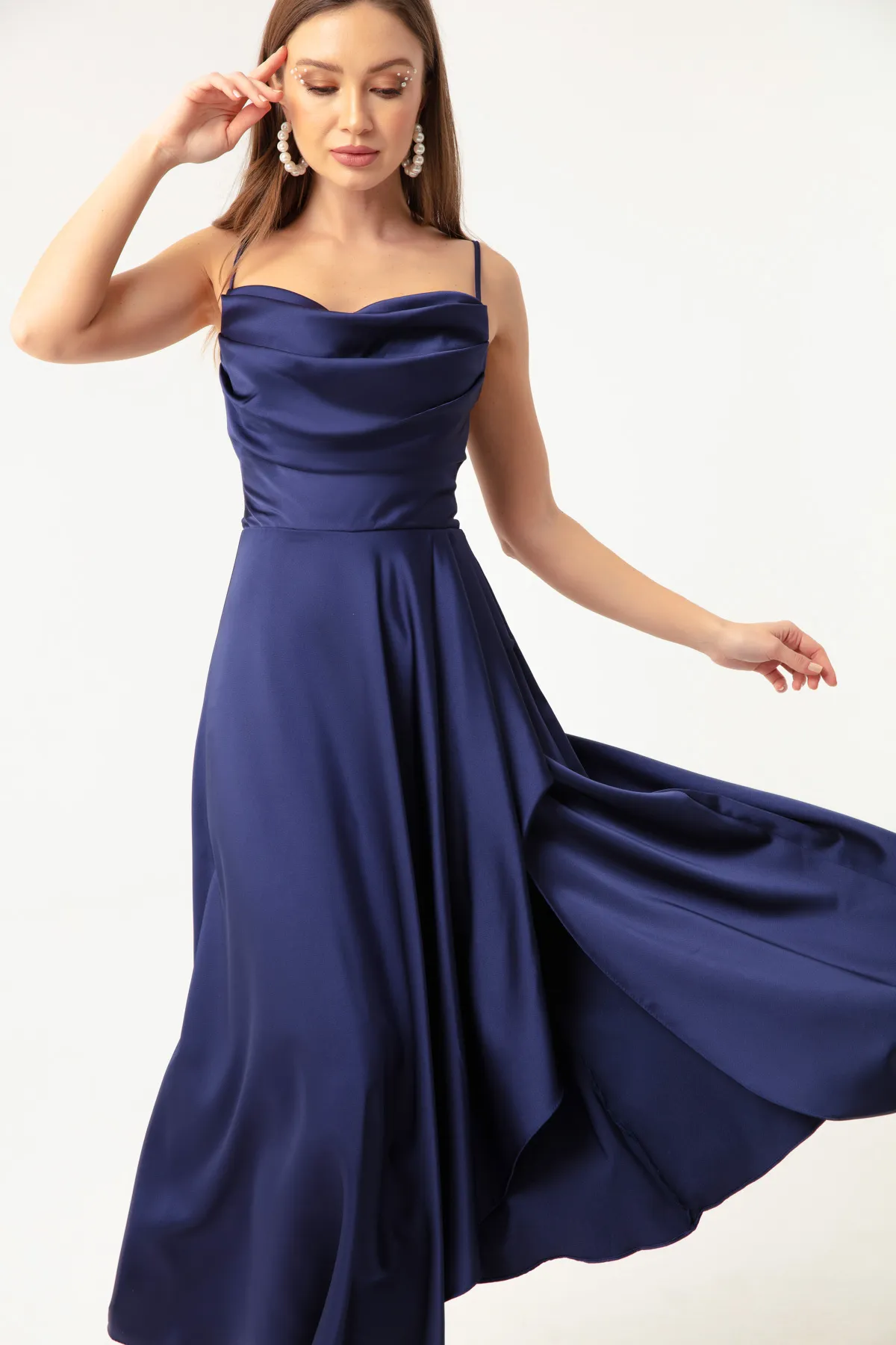Lafaba  Damen-Abendkleid und Abschlusskleid in Marineblau mit Rüschen und Schlitz aus Satin in Midi-Länge