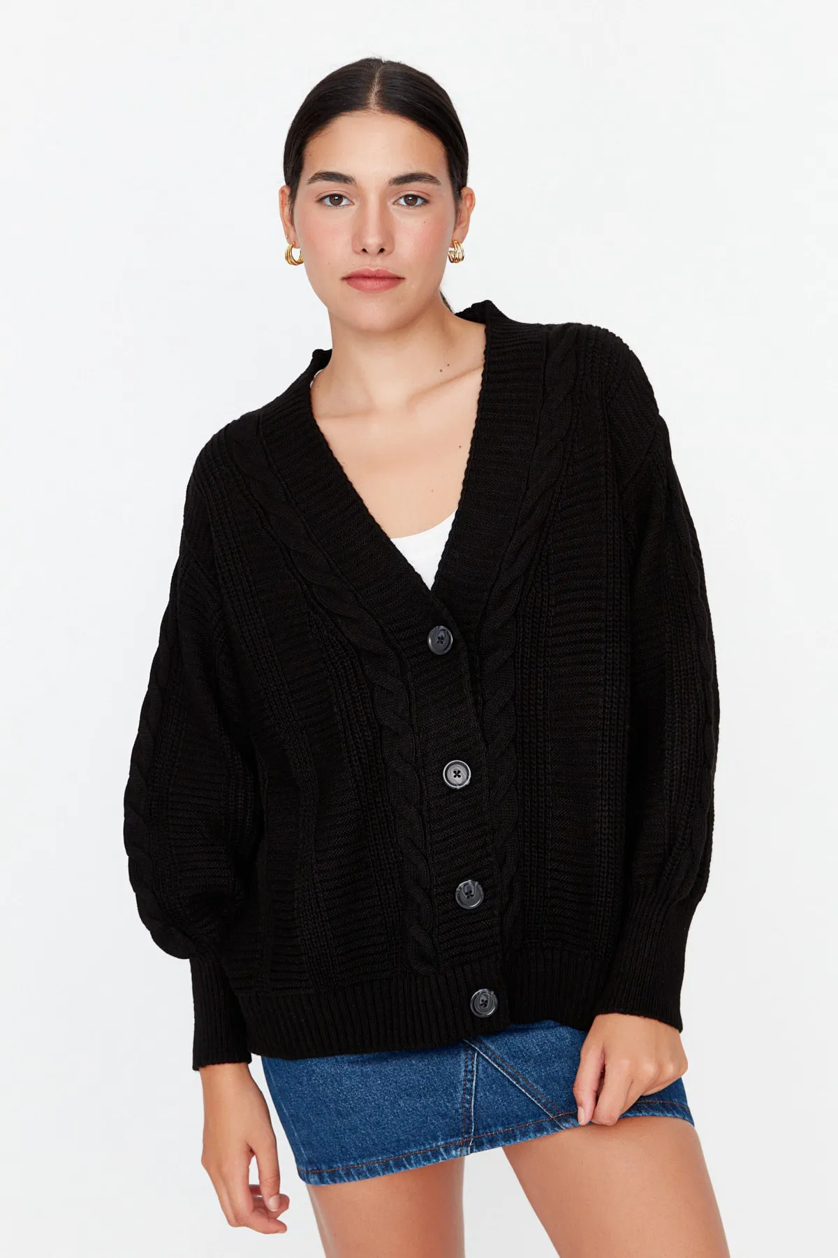 Trendyol Collection  Schwarzer Strick-Cardigan mit weiter Passform TWOAW22HI0176