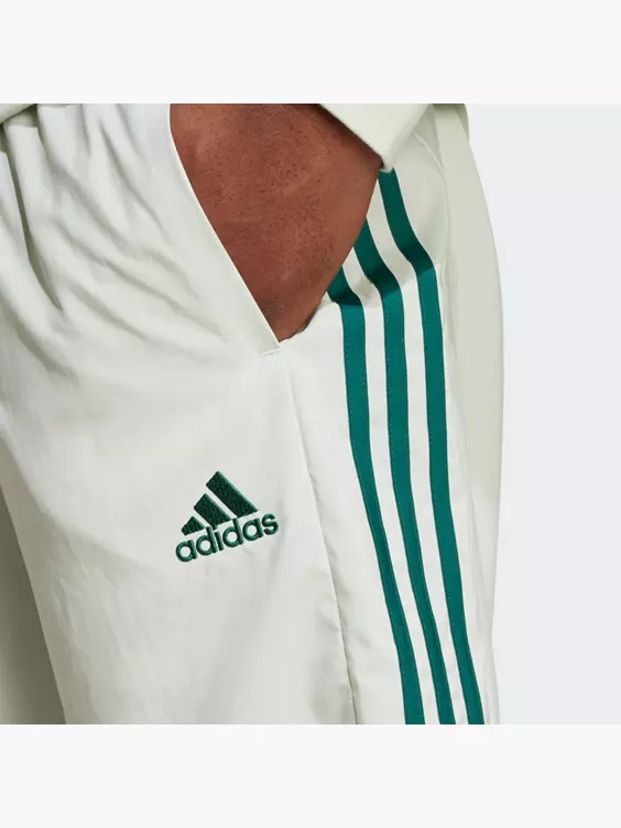 adidas AEROREADY Essentials Chelsea 3-Streifen Shorts