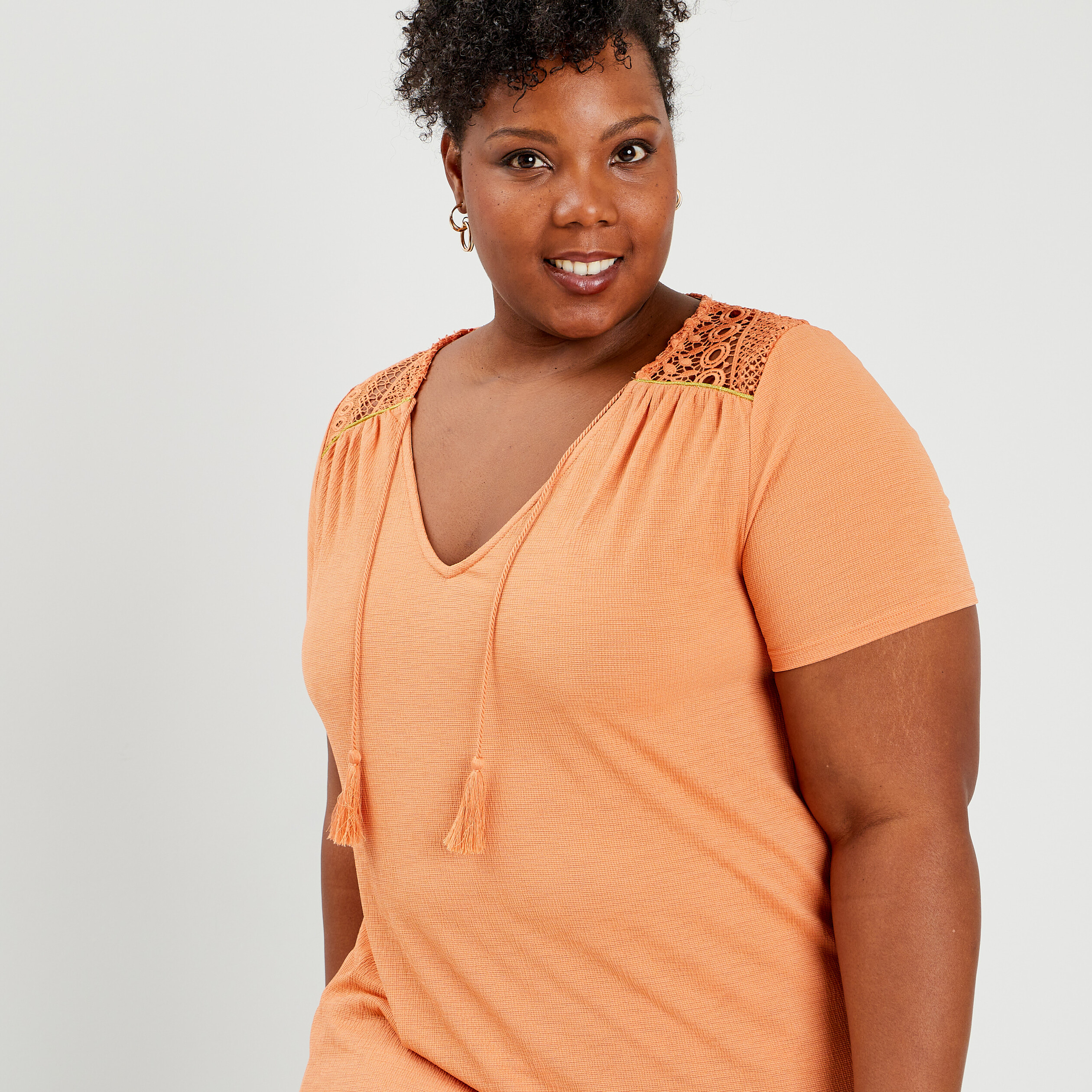 T-shirt avec cordons et dentelle orange corail femme grande taille | La Halle