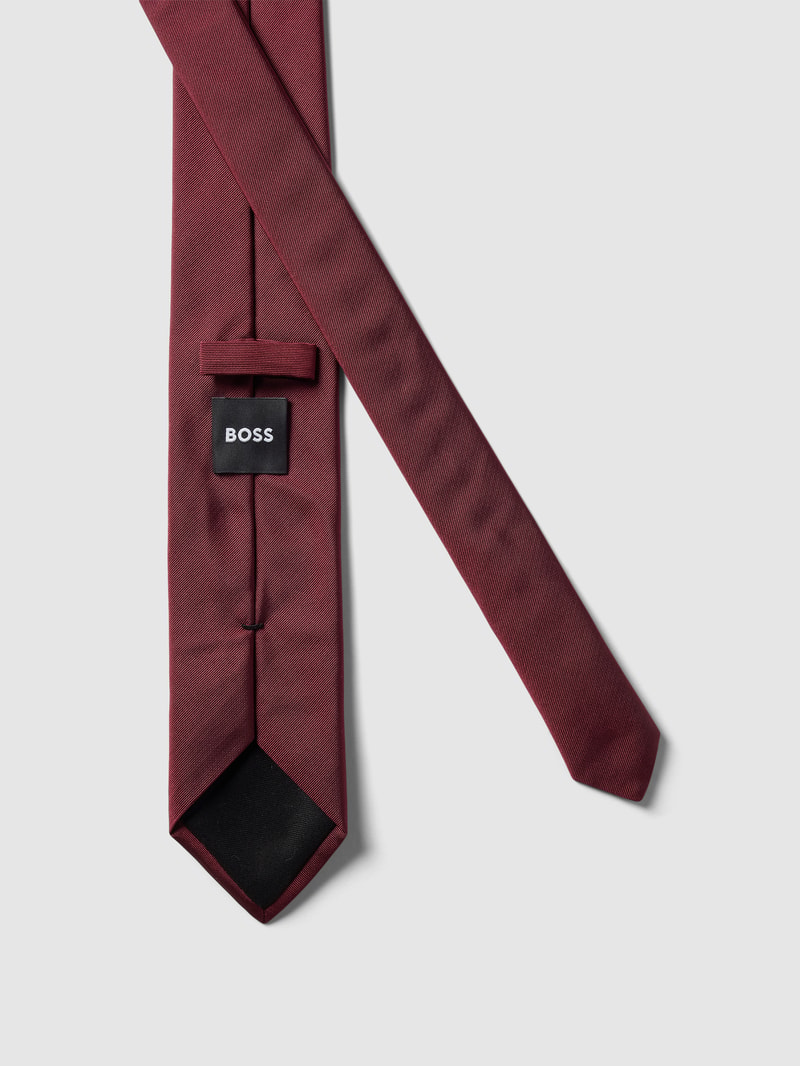 Krawatte mit Label-Patch in bordeaux rot