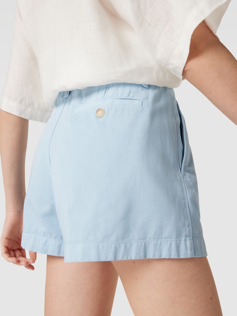 Shorts mit seitlichen Eingrifftaschen in hellblau