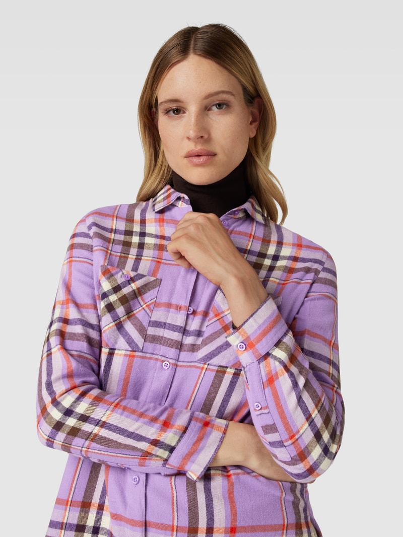 Flanellbluse mit Brusttaschen in violett