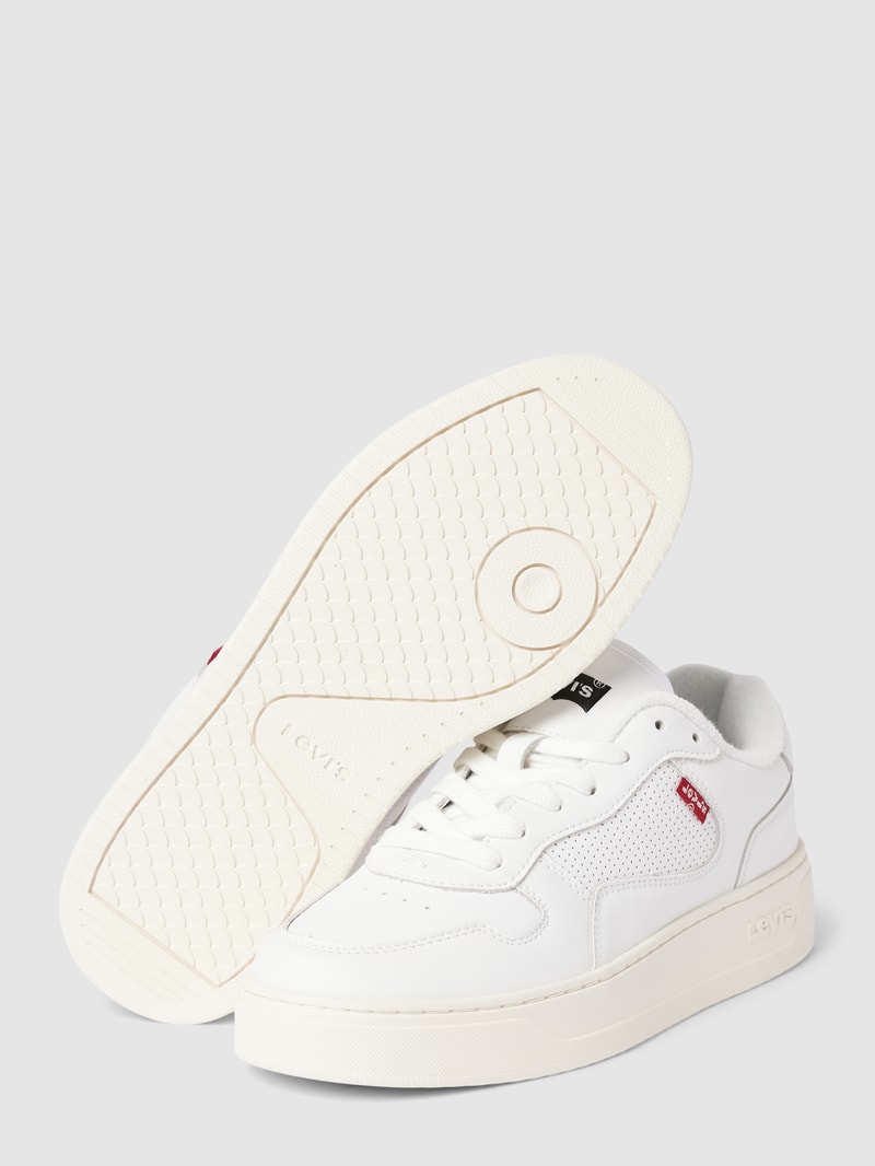 Sneaker mit Label-Detail in weiß