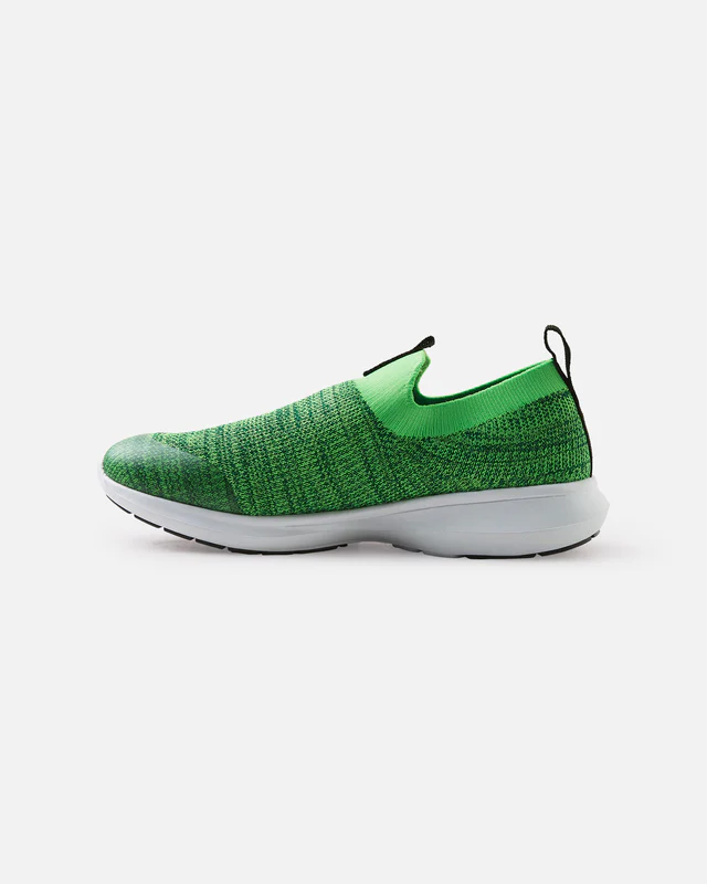 Kinder Sneaker Bouncing