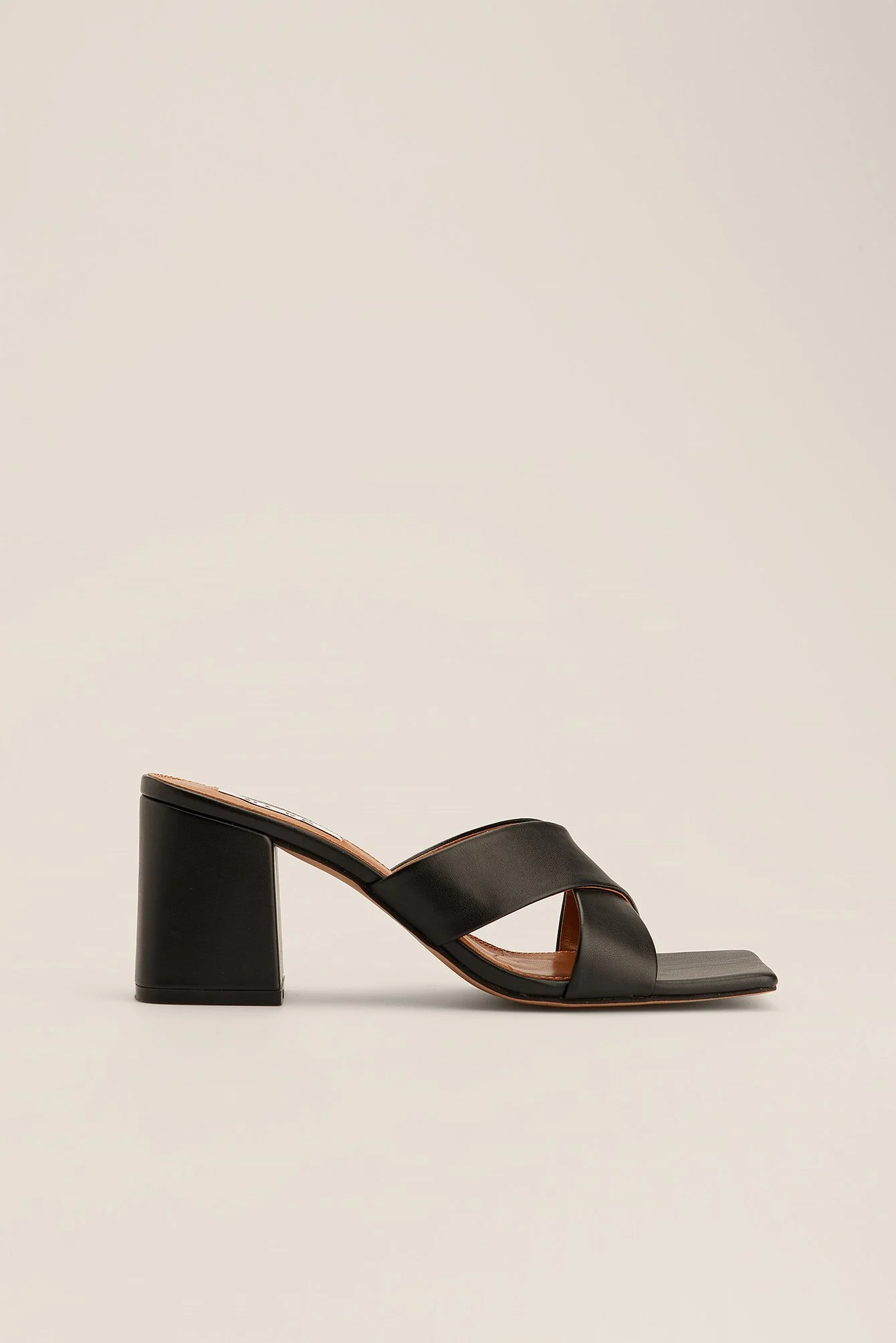 Basic Halbschuhe mit Kreuzdetail