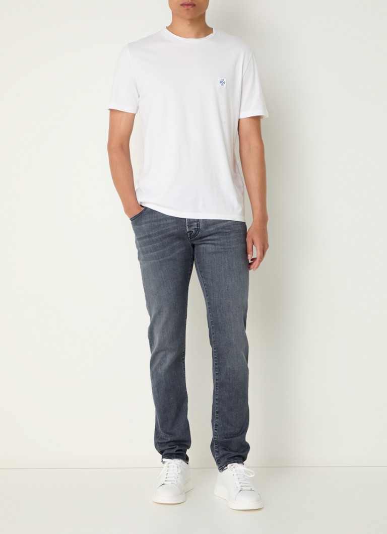 Blugi slim fit Nick de la Jacob Cohen, cu efect uzat.