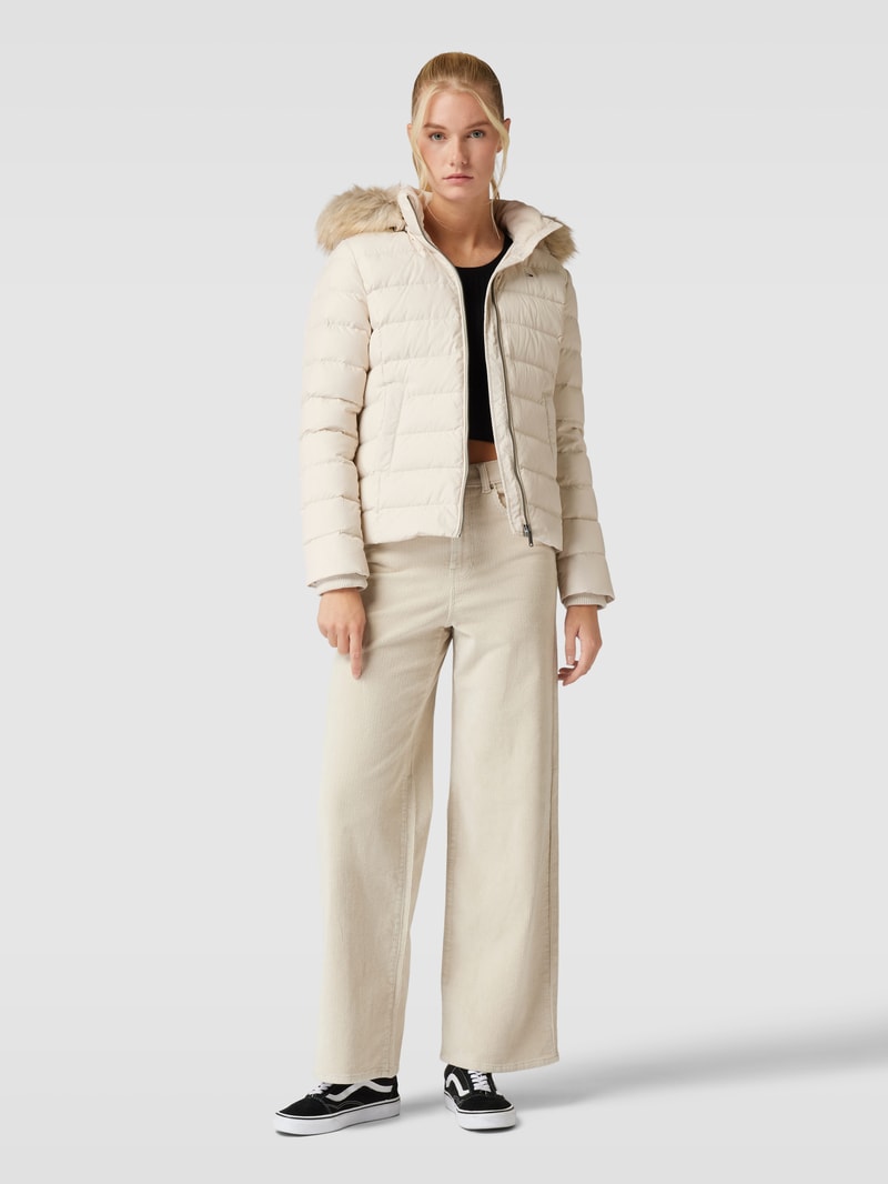 Steppjacke mit Label-Stitching in offwhite