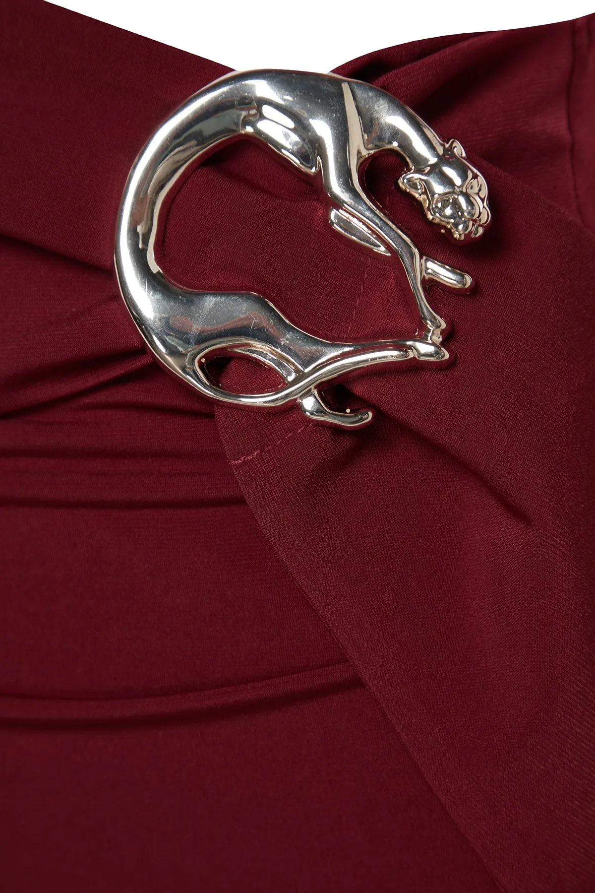 Trendyol Collection  X Zeynep Tosun Claret Red One-Shoulder-Kleid mit Details TPRAW23EL00403